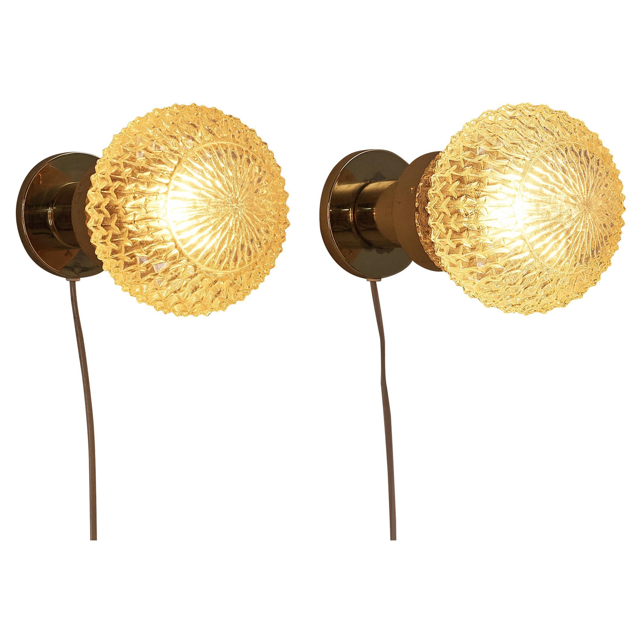 Charming Wall Lights in Structured Glass and Brass