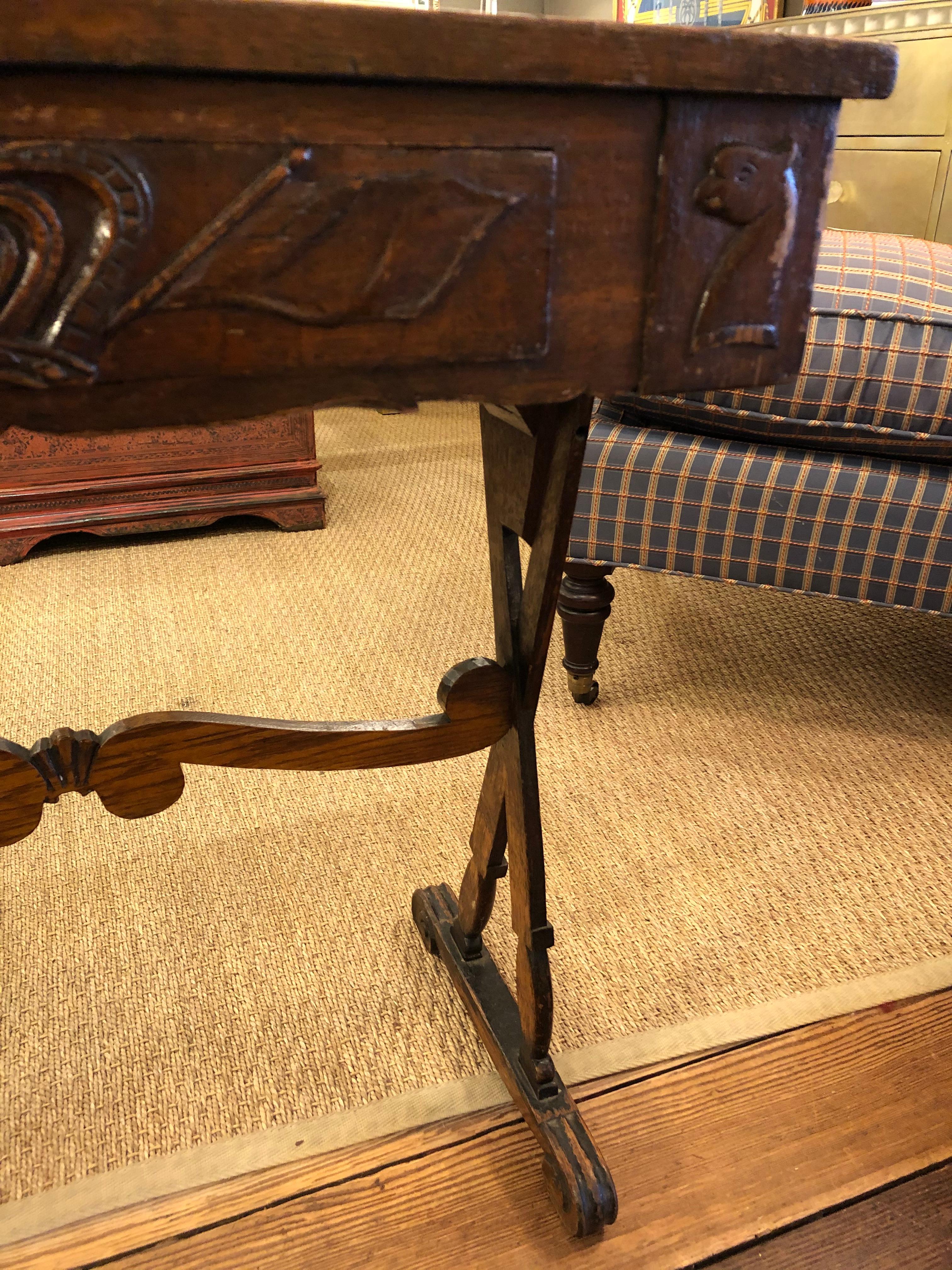 Charming Weathered Antique English Carved Oak End Table with Crown In Distressed Condition In Hopewell, NJ