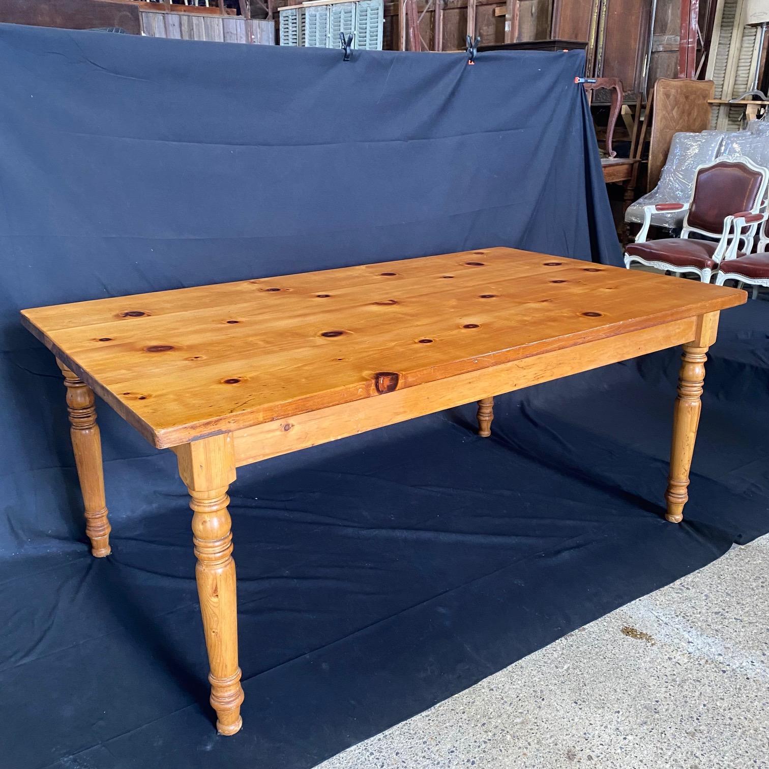 Charming 19th century pine country English farmhouse dining table having a rectangular top with molded edge and a beautifully worn and weathered top. The table measures nearly 26 inches from the floor to the apron and is supported by lovely turned
