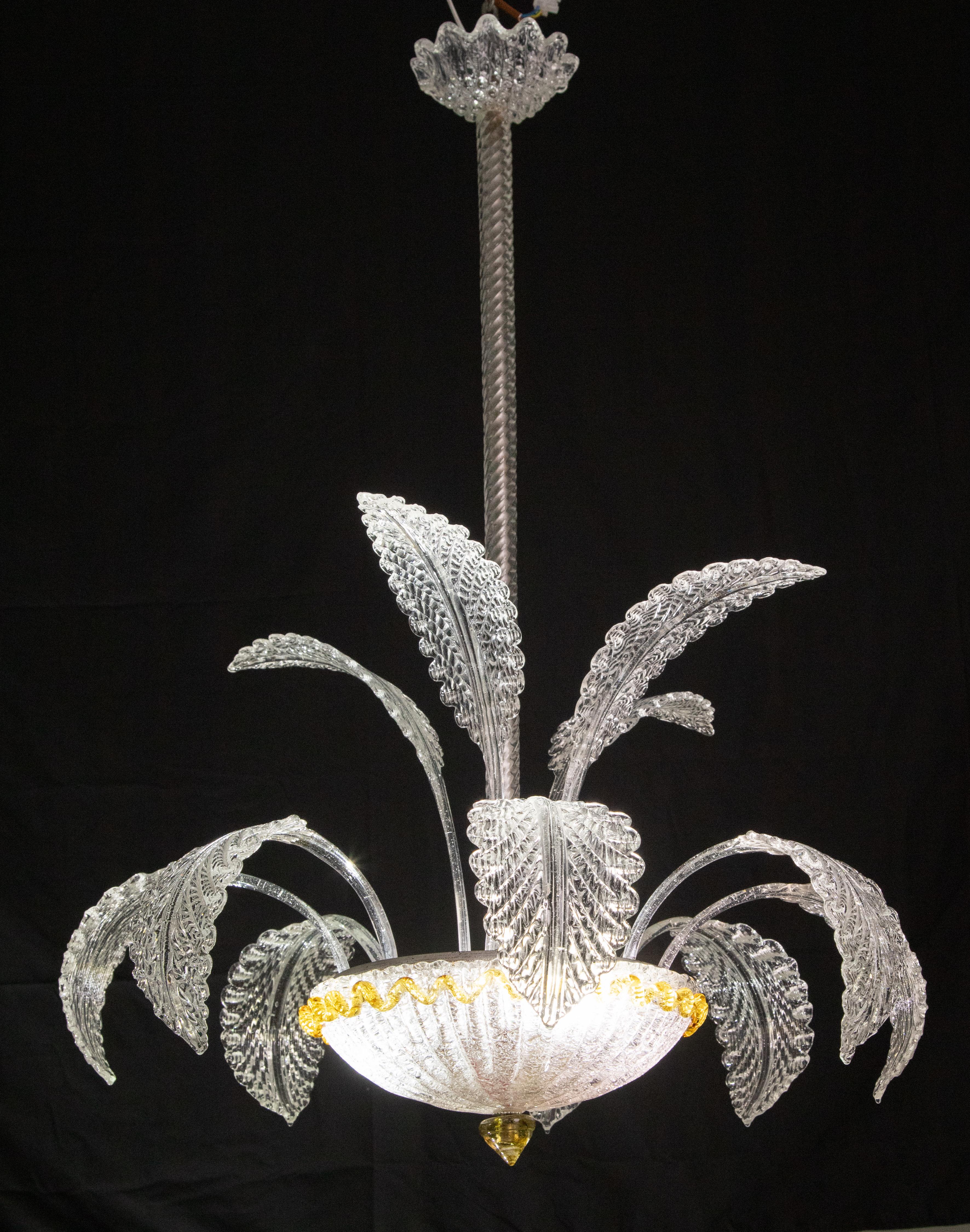 Splendid Murano chandelier with high and low leaves

The chandelier measures 105 cm in height and 85 cm diameter.

Possible to rewire for Usa.

Good vintage condition.

3 Light e27 standard European