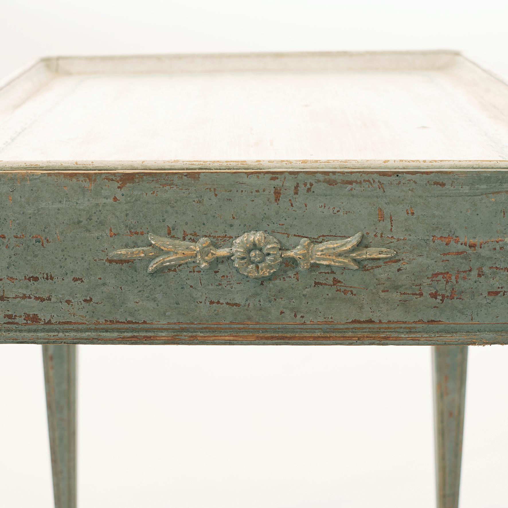 Charming 19th Century Swedish Gustavian Style Tray-Table In Good Condition In Kastrup, DK