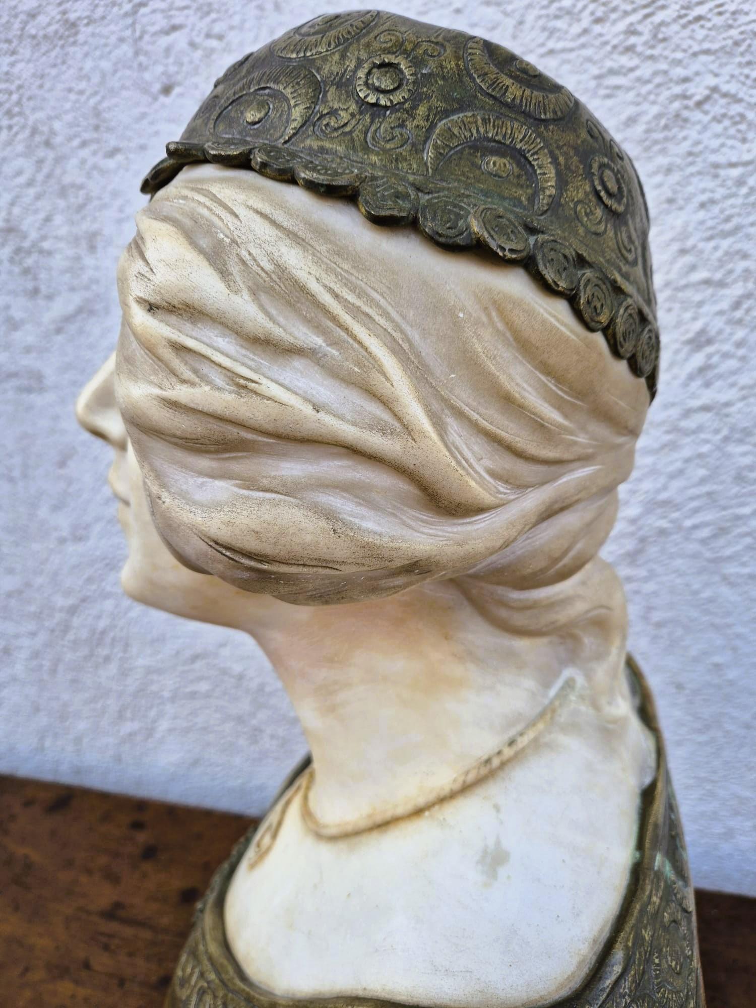Charny, Bust Of An Oriental Woman In Marble, Late 19th-early 20th Century For Sale 4