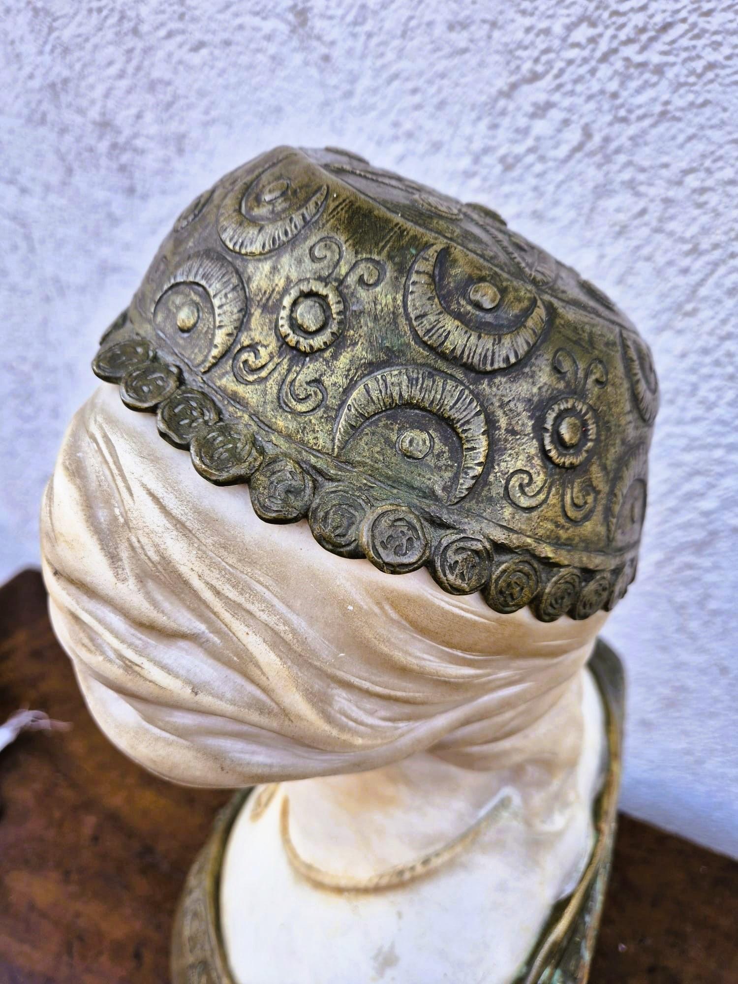 Charny, Bust Of An Oriental Woman In Marble, Late 19th-early 20th Century For Sale 1