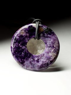 Charoite Disque Pendentif Cordon en cuir Torus Orchidée foncée Pourpre Gemme cadeau vintage