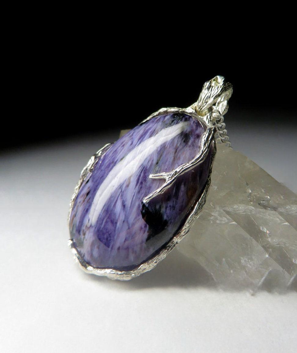 Silver pendant with natural Charoite
pendant weight - 11.78 grams
pendant length - 1.97 in / 50 mm
stone measurements - 0.12 x 1.06 x 1.1 in / 3 х 27 х 28 mm