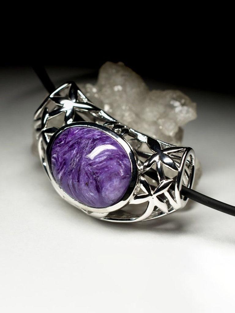 Ciondolo in argento di Charoite, gemma viola naturale, regalo di gioielli unisex di qualità In condizioni Nuovo in vendita a Berlin, DE