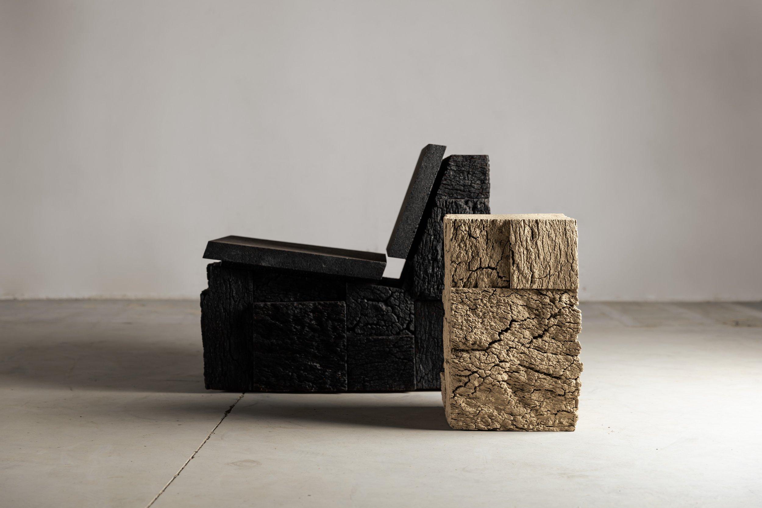 XXIe siècle et contemporain Chaise en liège calciné et chêne français de Vasco Fragoso Mendes