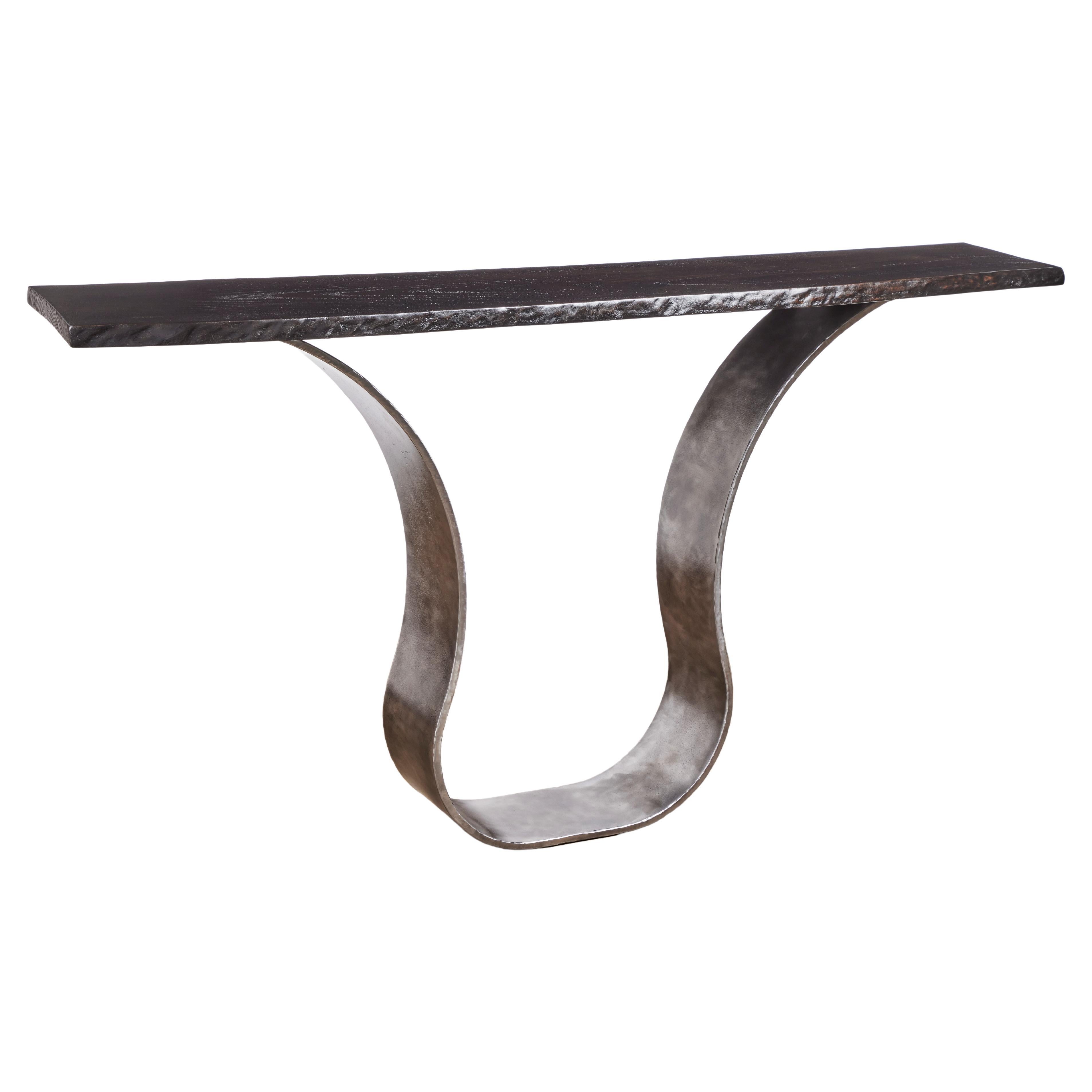 Table console en eucalyptus à bord vif calciné sur base en acier teinté de Carlo Stenta en vente