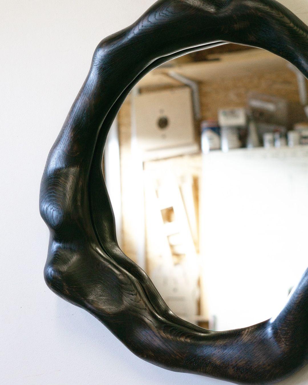 Postmoderno Specchio in Oak Charred di Alexander Knysch in vendita