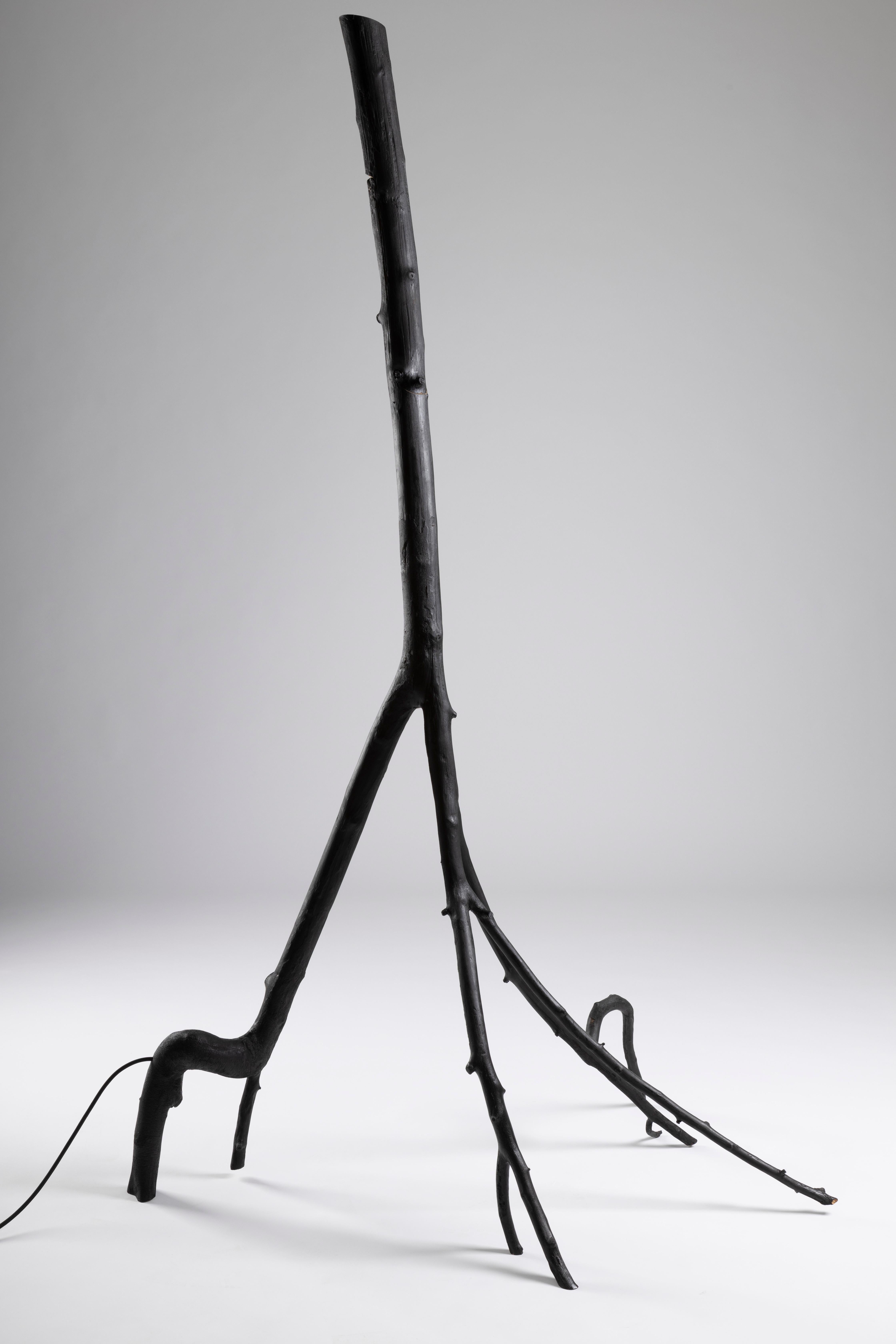 Lámpara de pie Charred Snappy Tree Friend de Marco Iannicelli Siglo XXI y contemporáneo en venta