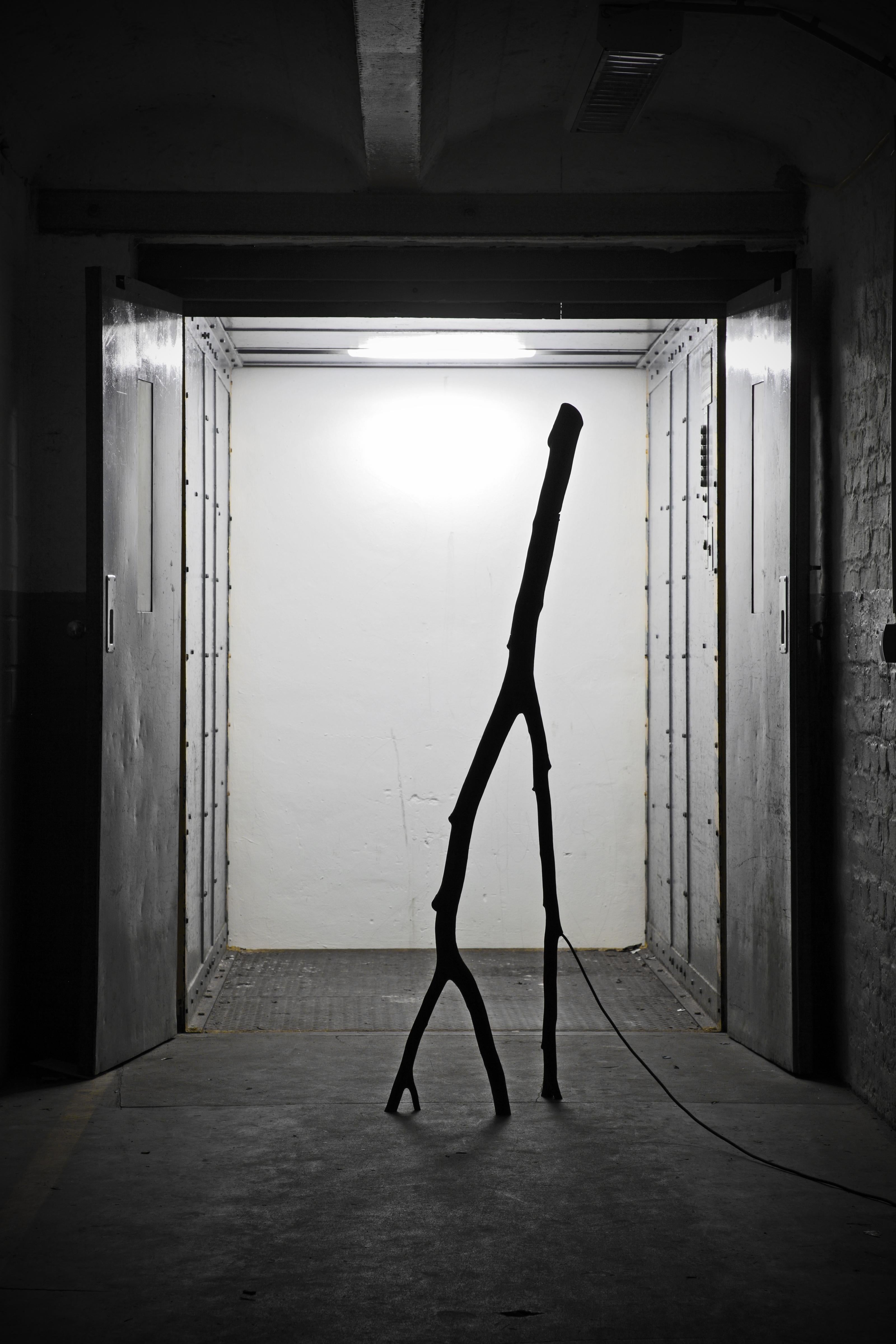 Lámpara de pie Charred Snappy Tree Friend de Marco Iannicelli en venta 2