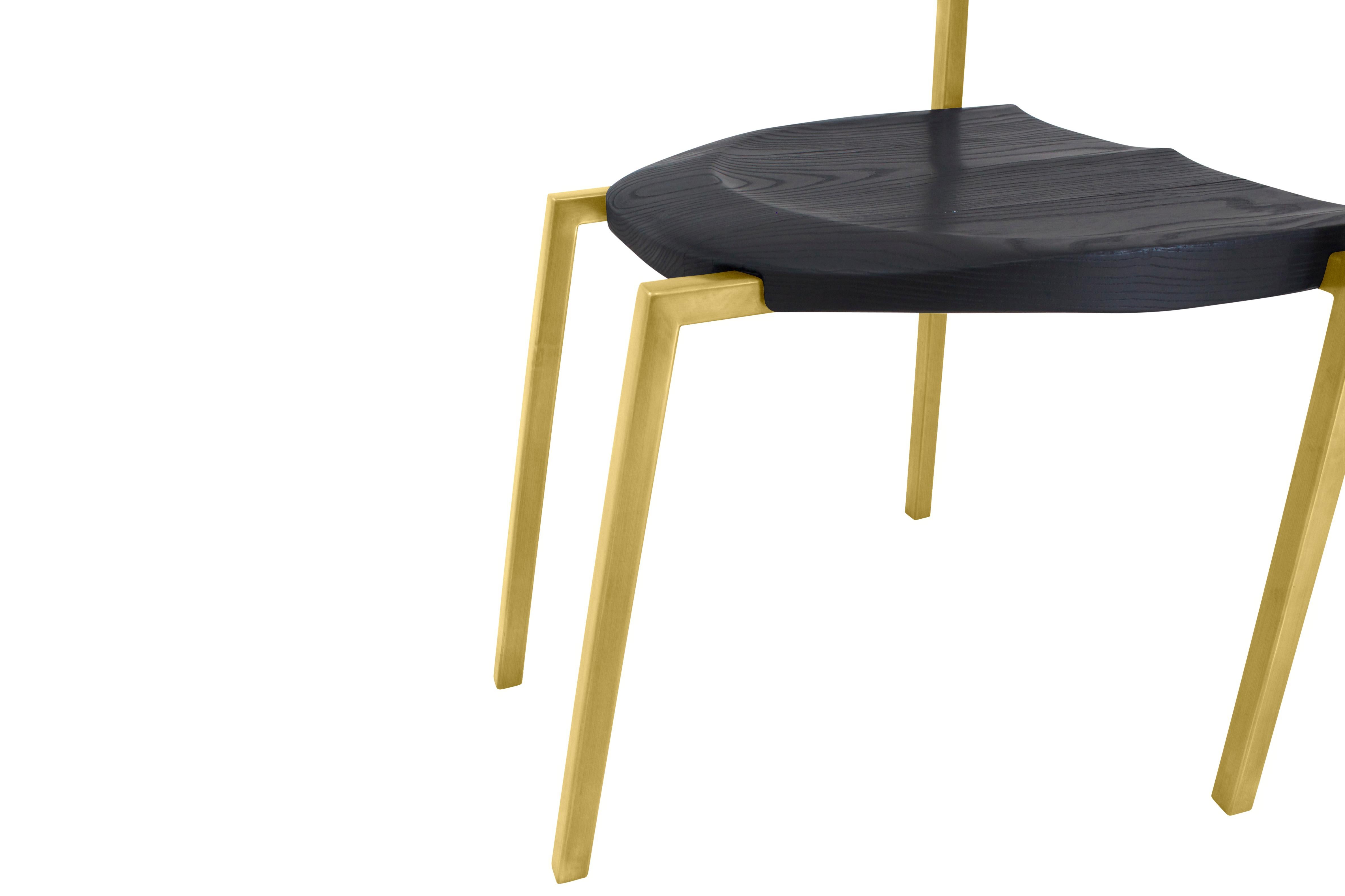 Charred Sou Sugi Ban Ash „“Brass Chair“ Handgeformter minimalistischer Sessel aus Massivholz (Minimalistisch) im Angebot