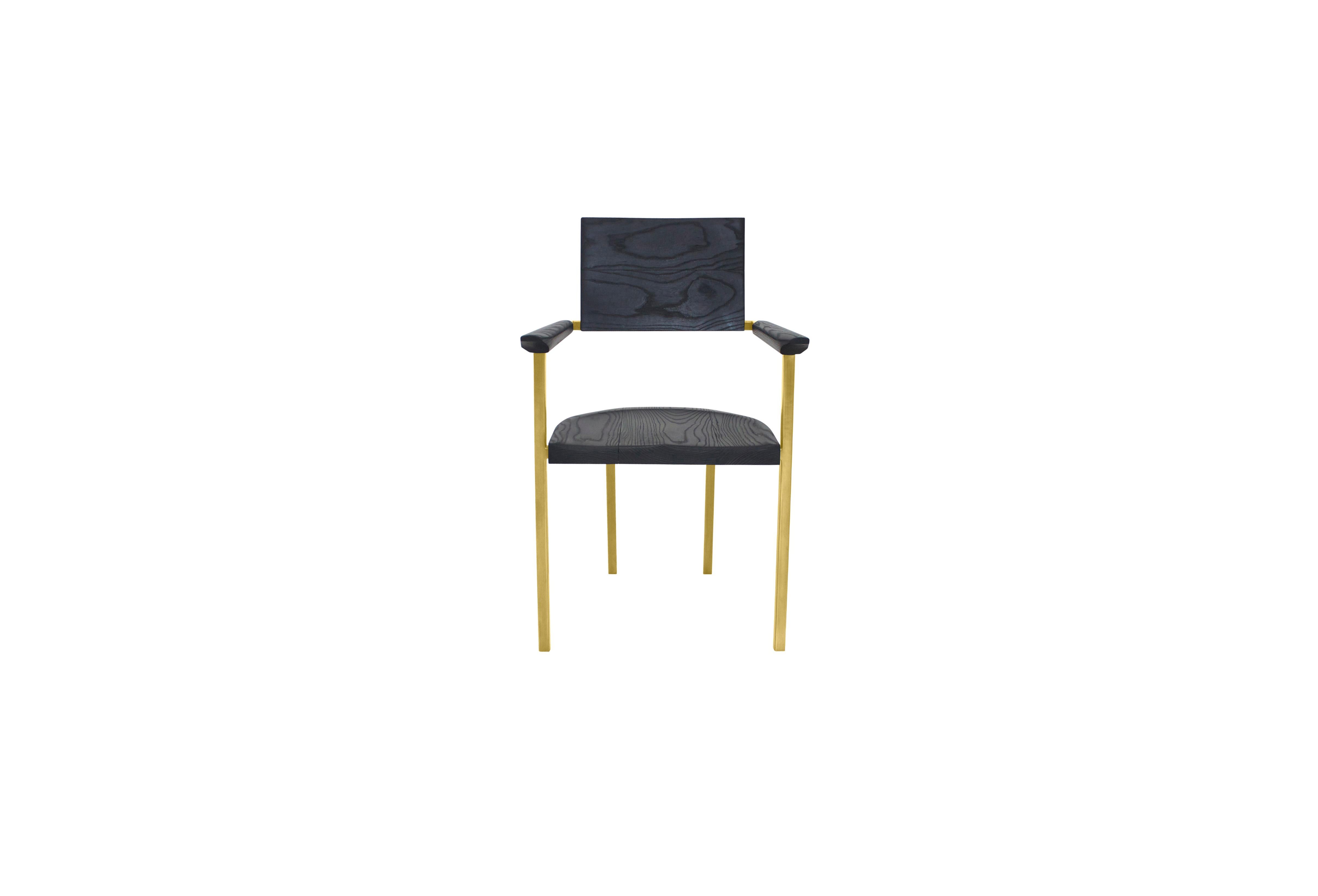 Charred Sou Sugi Ban Ash „“Brass Chair“ Handgeformter minimalistischer Sessel aus Massivholz (amerikanisch) im Angebot