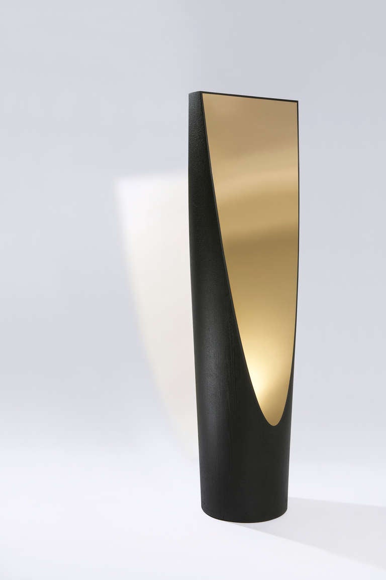 Specchio Ciel et Terre di Hérve Langlais per Galerie Negropontes, legno carbonizzato e ottone lucido, 2014. Una tantum

Hervé Langlais si è laureato alla Normandy School of Architecture di Rouen. Ha collaborato con Paul Andreu per oltre quindici