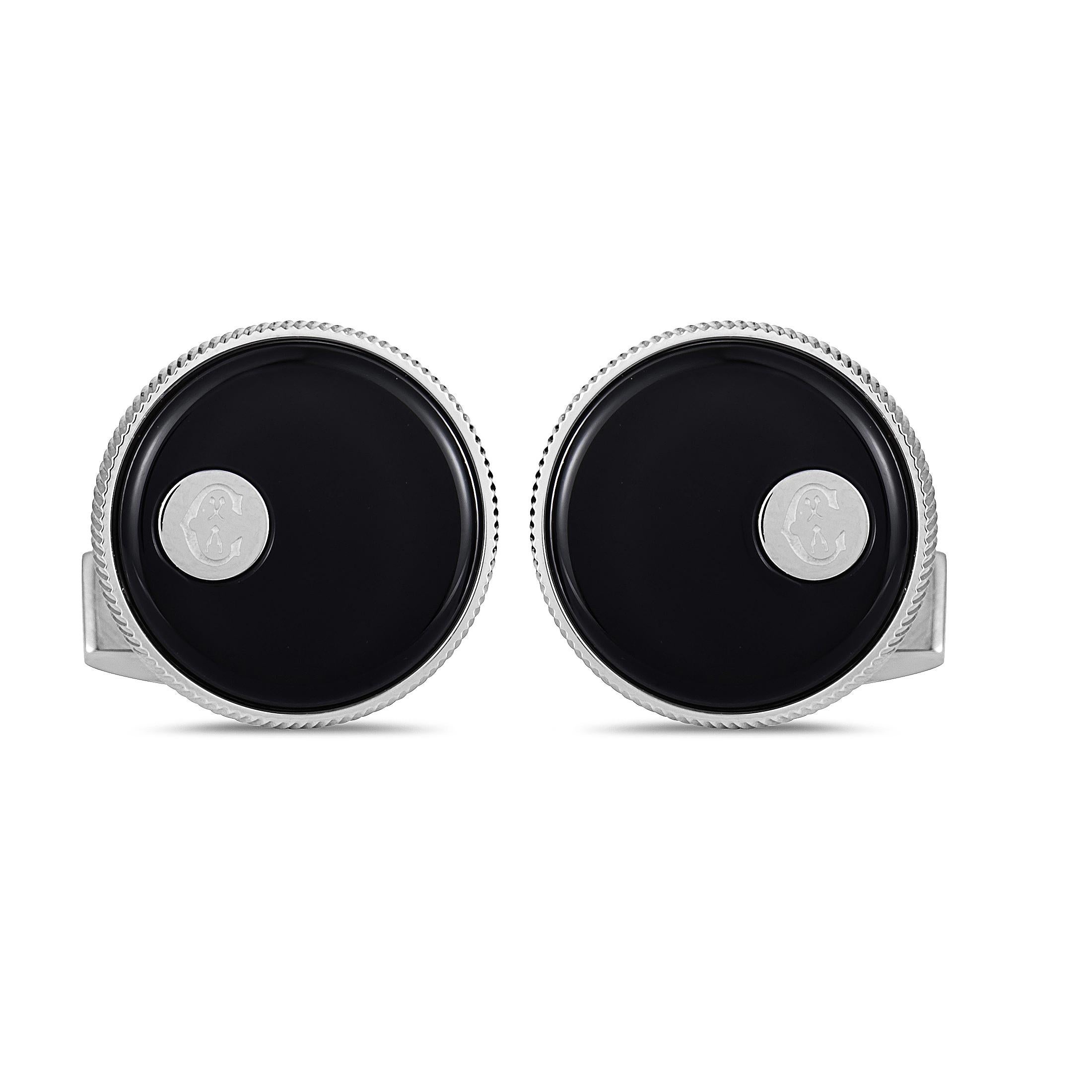 Placed amidst an immaculately smooth and captivatingly gleaming sea of alluring darkness, the nifty medallions adorned with the brand's iconic logo are provided brilliant contrast by the stunning onyx stones in this magnificent pair of expertly