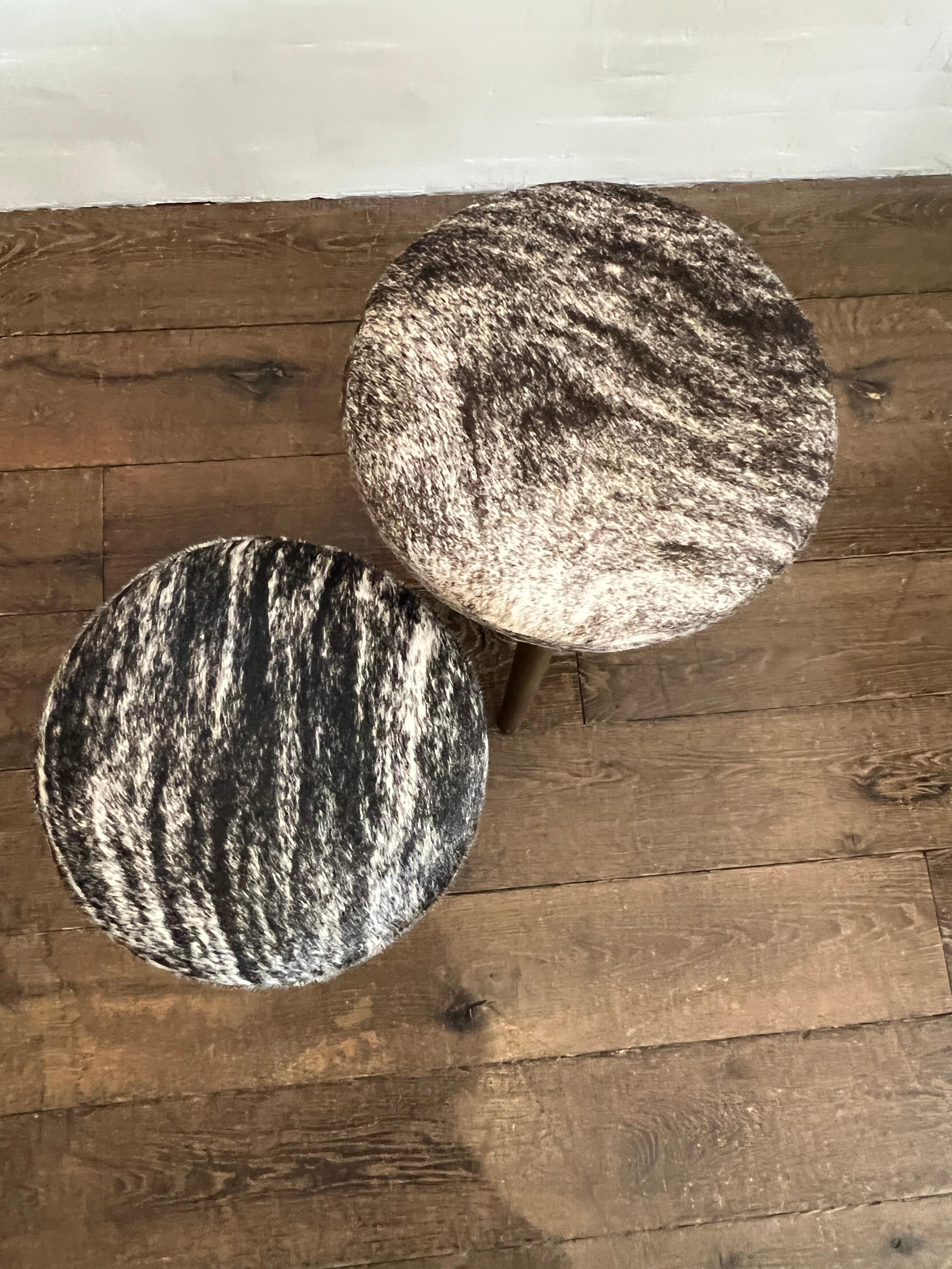 Américain Tabourets en cuir américain « Charron » de Christiane Lemieux en poils sur peau, petit modèle en vente