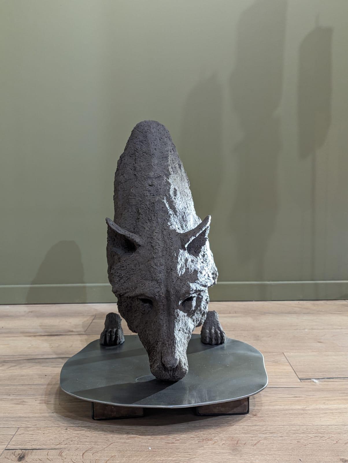 Eau source - Gray Figurative Sculpture by Chartier Sébastien