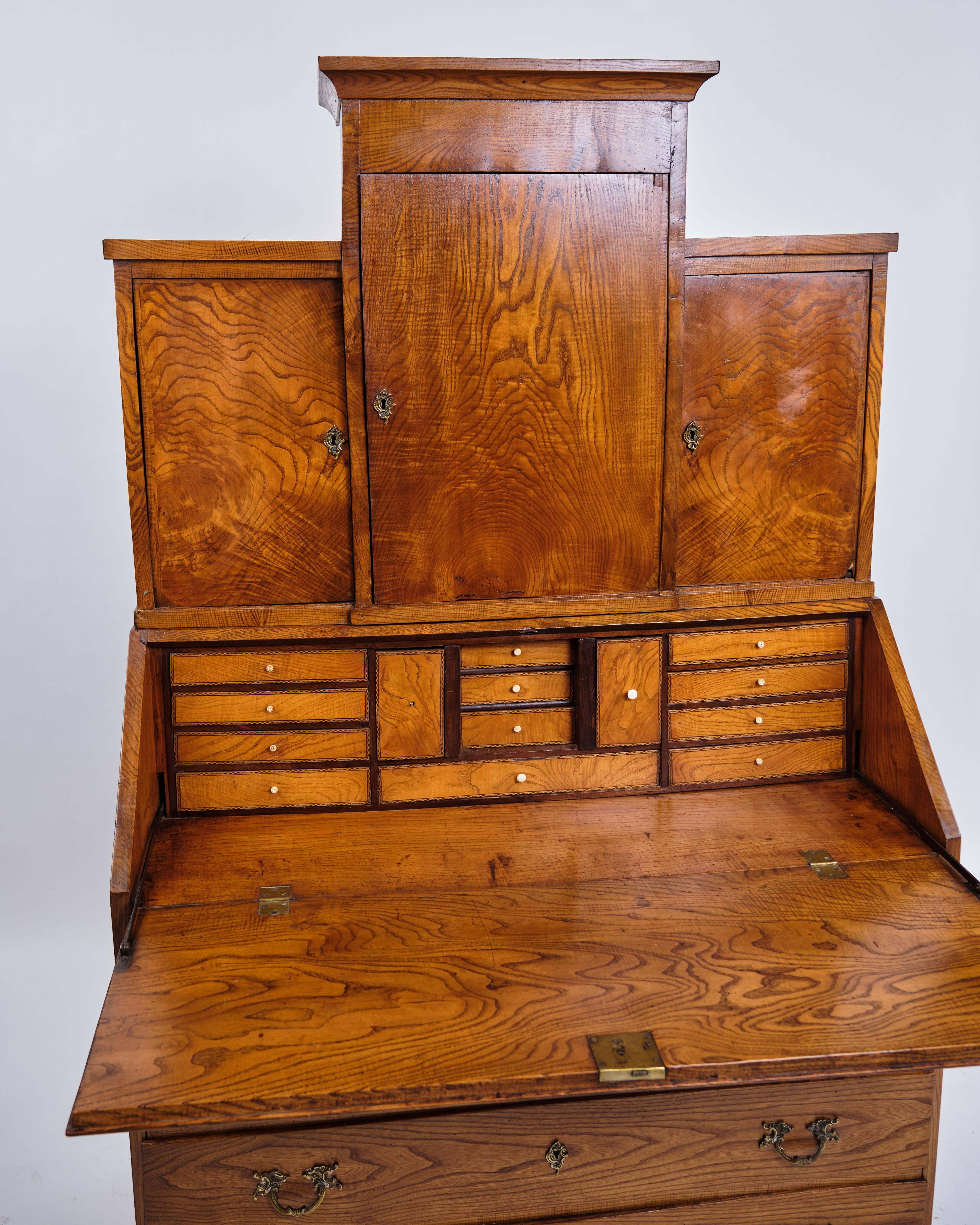 Stile impero Chartol in stile Louis Seize in Oak e ottone del 1840 in vendita