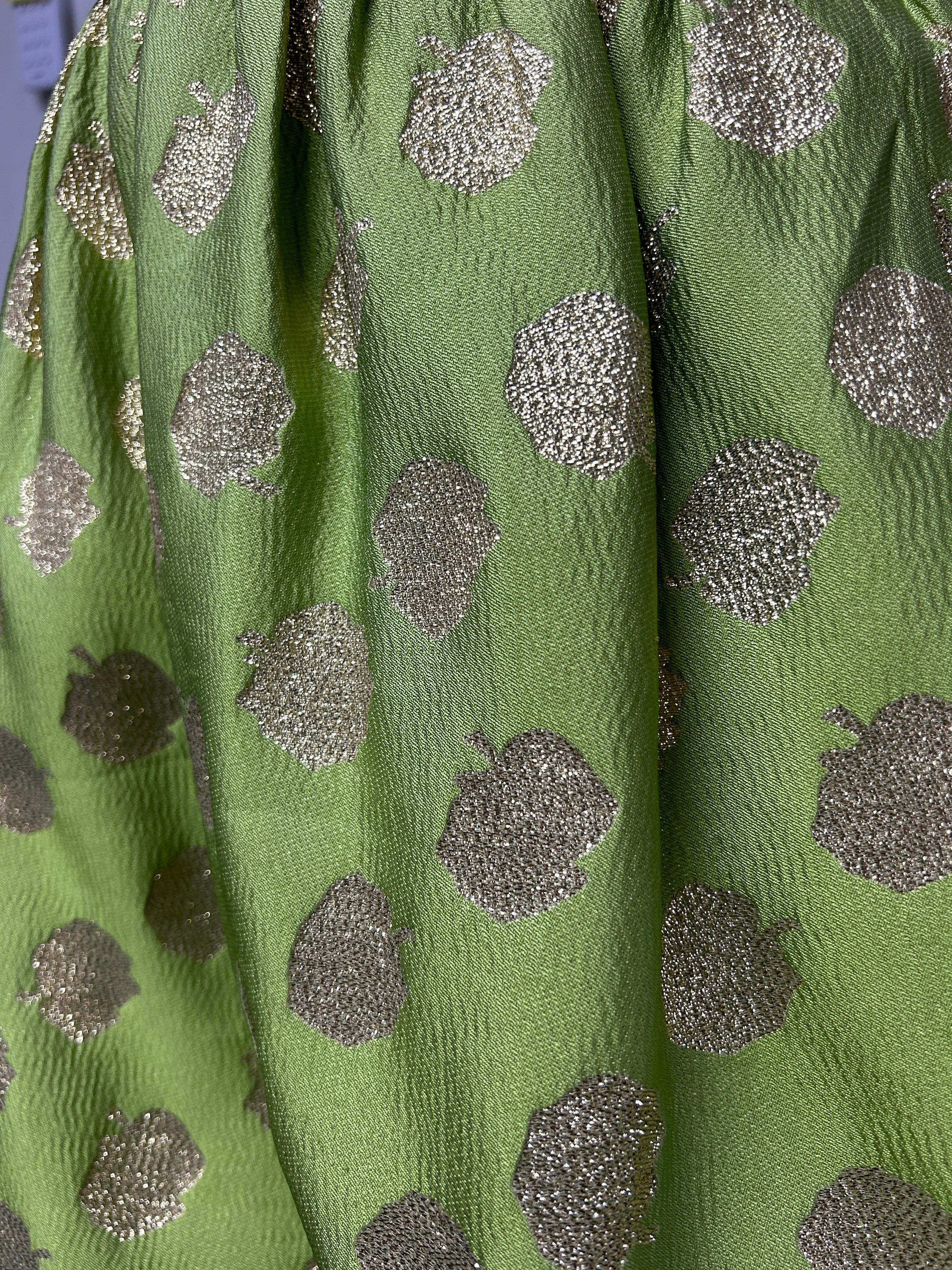 Vestido de fiesta brocado Chartreuse y dorado en venta 2