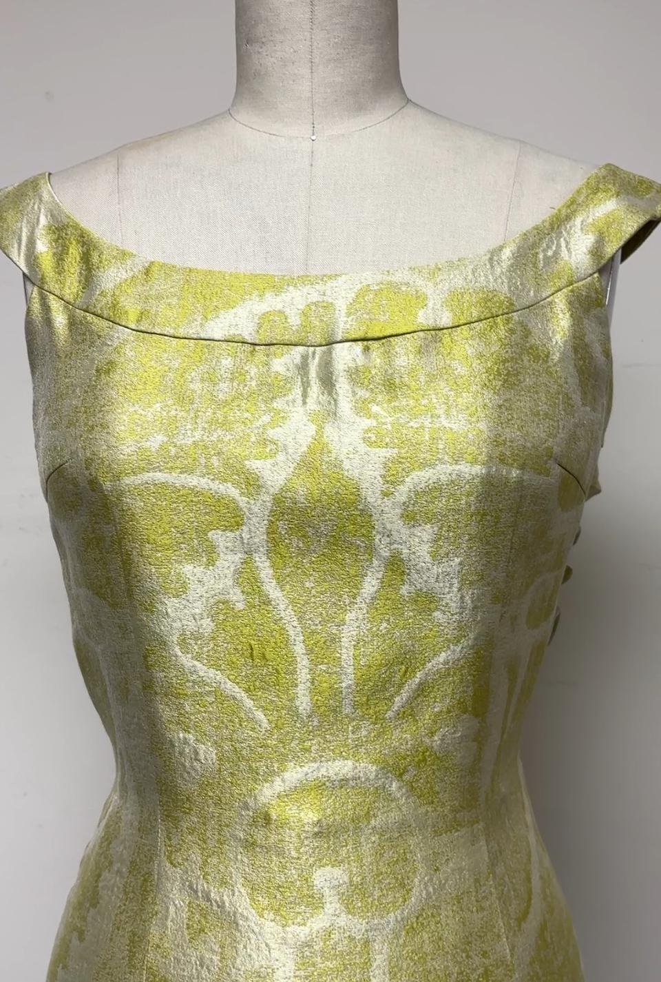 Women's Chartreuse and Pearl Abstract Fleur de Lis  Blouson Back Slim Dress