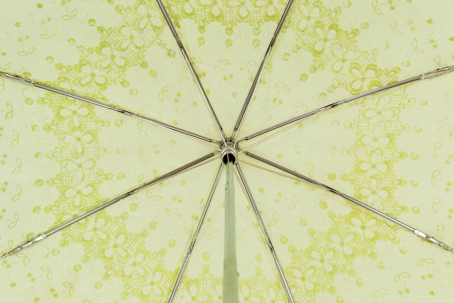Women's Chartreuse Embroidered Cotton Sun Parasol Umbrella w Lucite Ferrule – 28”, 1950s For Sale