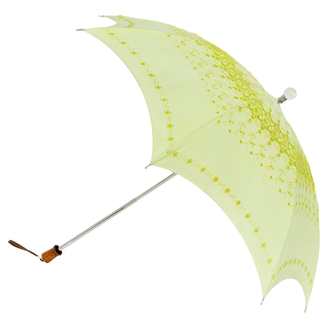 Chartreuse Embroidered Cotton Sun Parasol Umbrella w Lucite Ferrule – 28”, 1950s For Sale