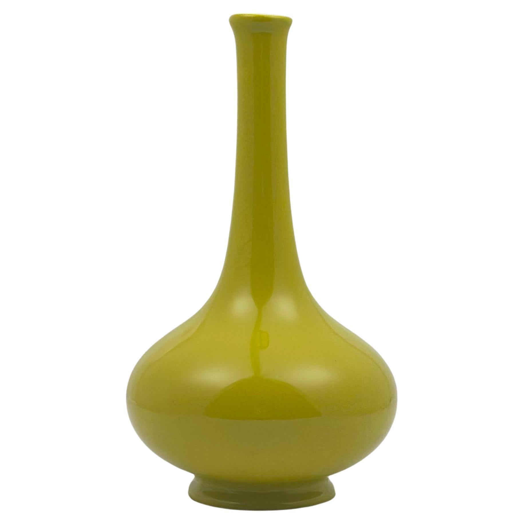 Vaso a bocciolo in ceramica verde chartreuse di Carlton Ware, Inghilterra, anni '60 in vendita