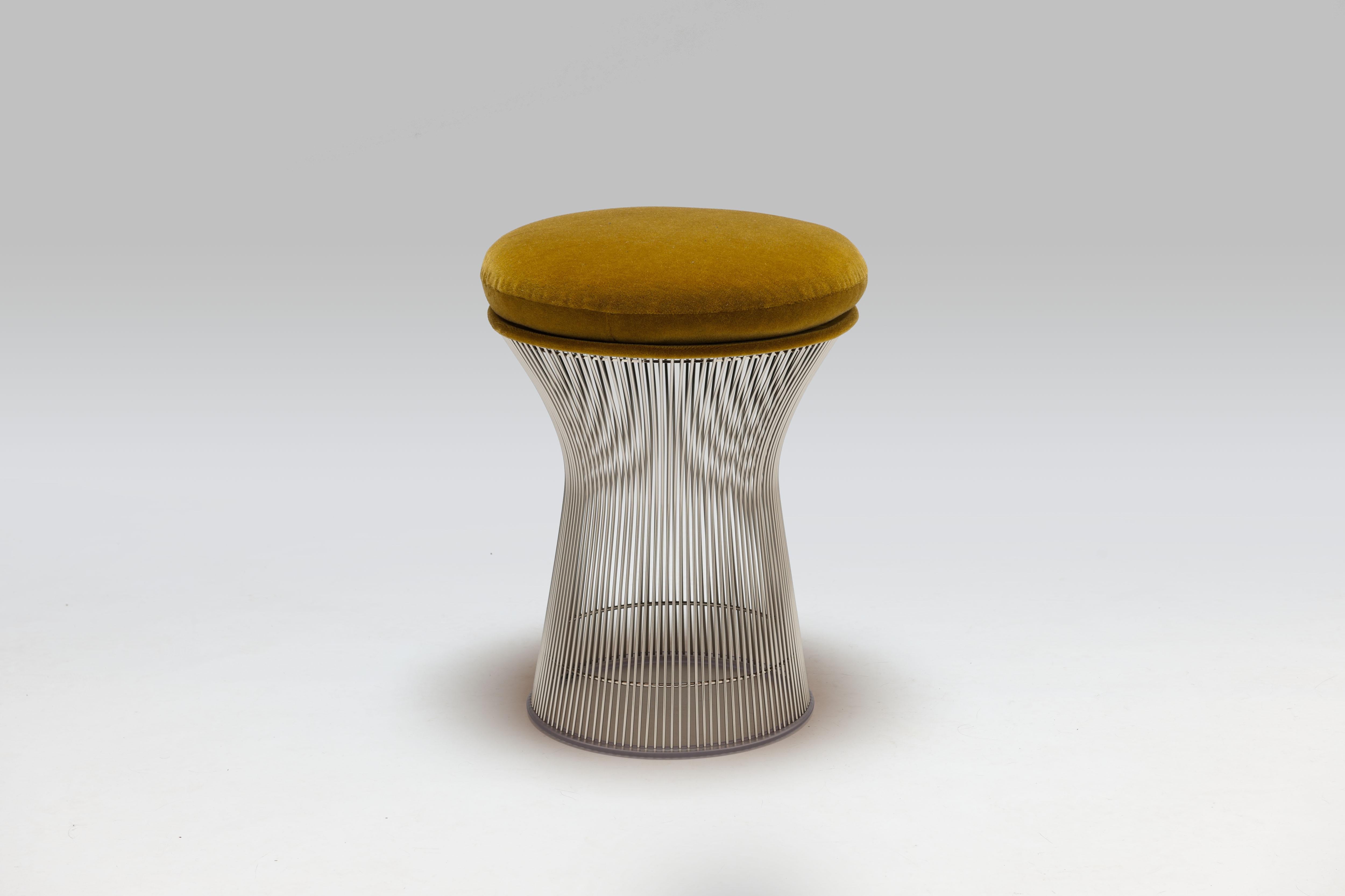 High model stool from the 'Wire series' by American designer Warren Platner for Knoll International in nickel execution with a chartreuse green mohair velour Knoll fabrics upholstery.
Stool is new and comes in pristine condition inclusive Knoll