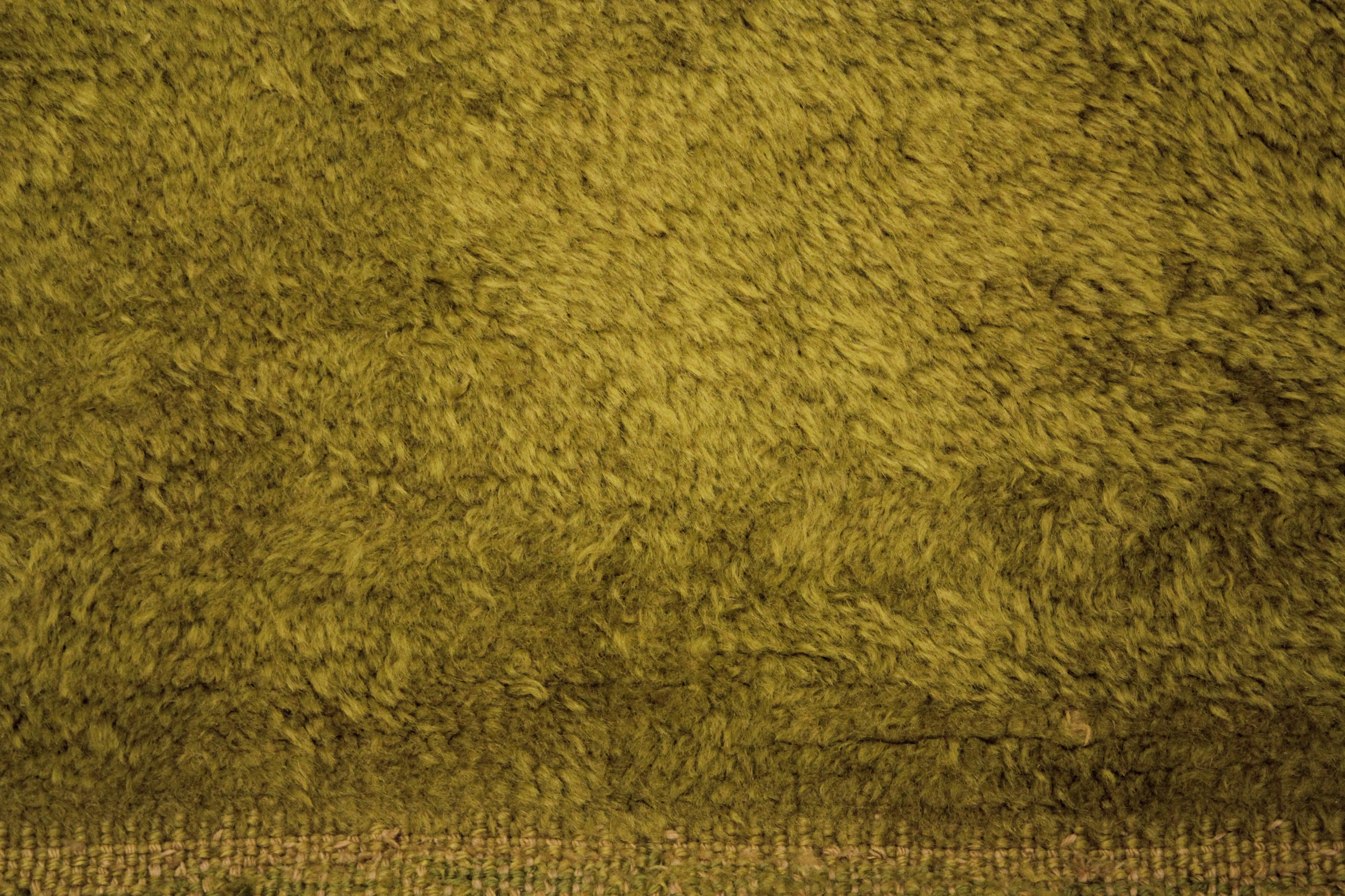 Chartreusegrundiger 'Cavalcade' Teppich in Übergröße von Jean Lurçat für Maison Myrbor   im Angebot 5
