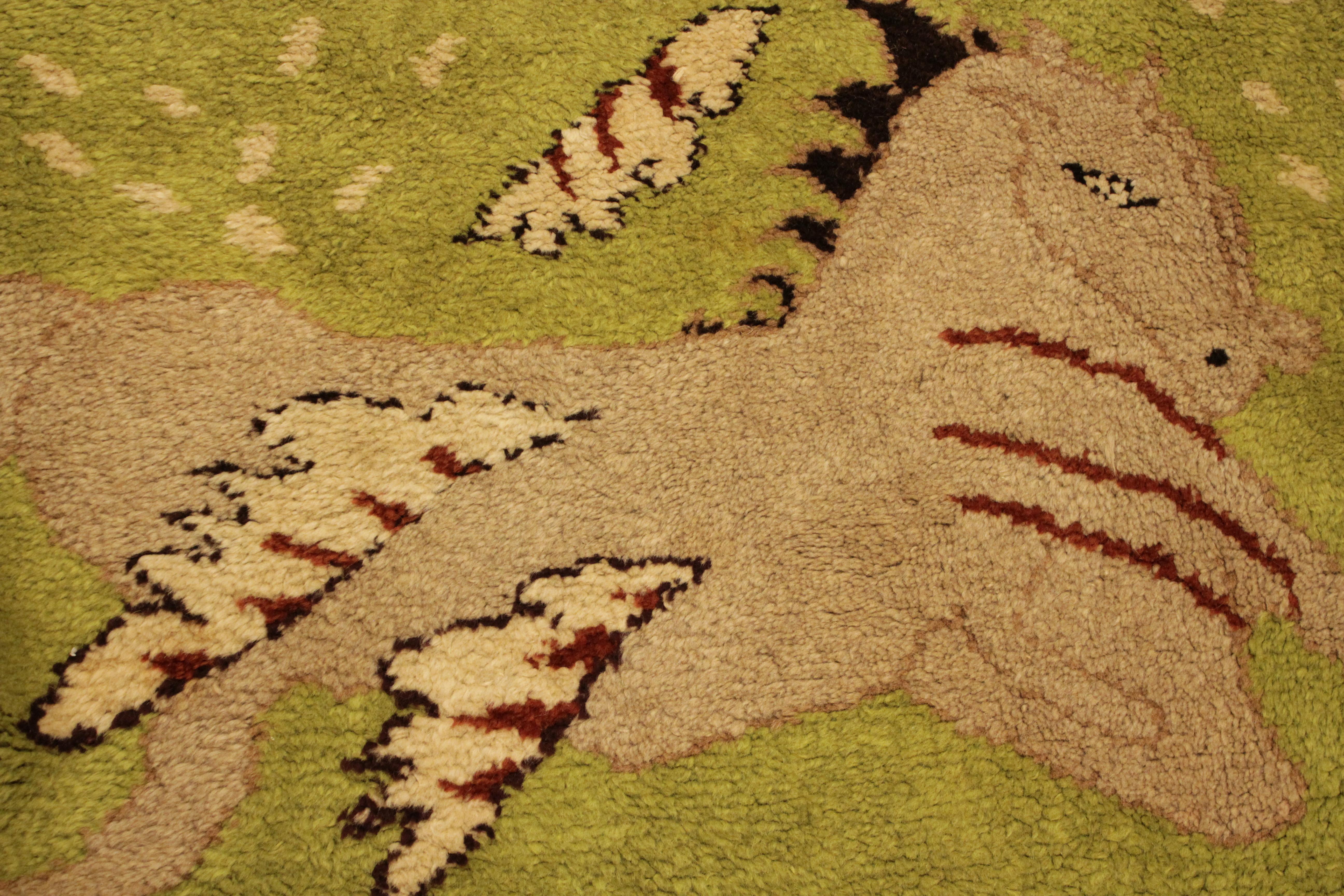 Chartreusegrundiger 'Cavalcade' Teppich in Übergröße von Jean Lurçat für Maison Myrbor   im Zustand „Gut“ im Angebot in Milan, IT