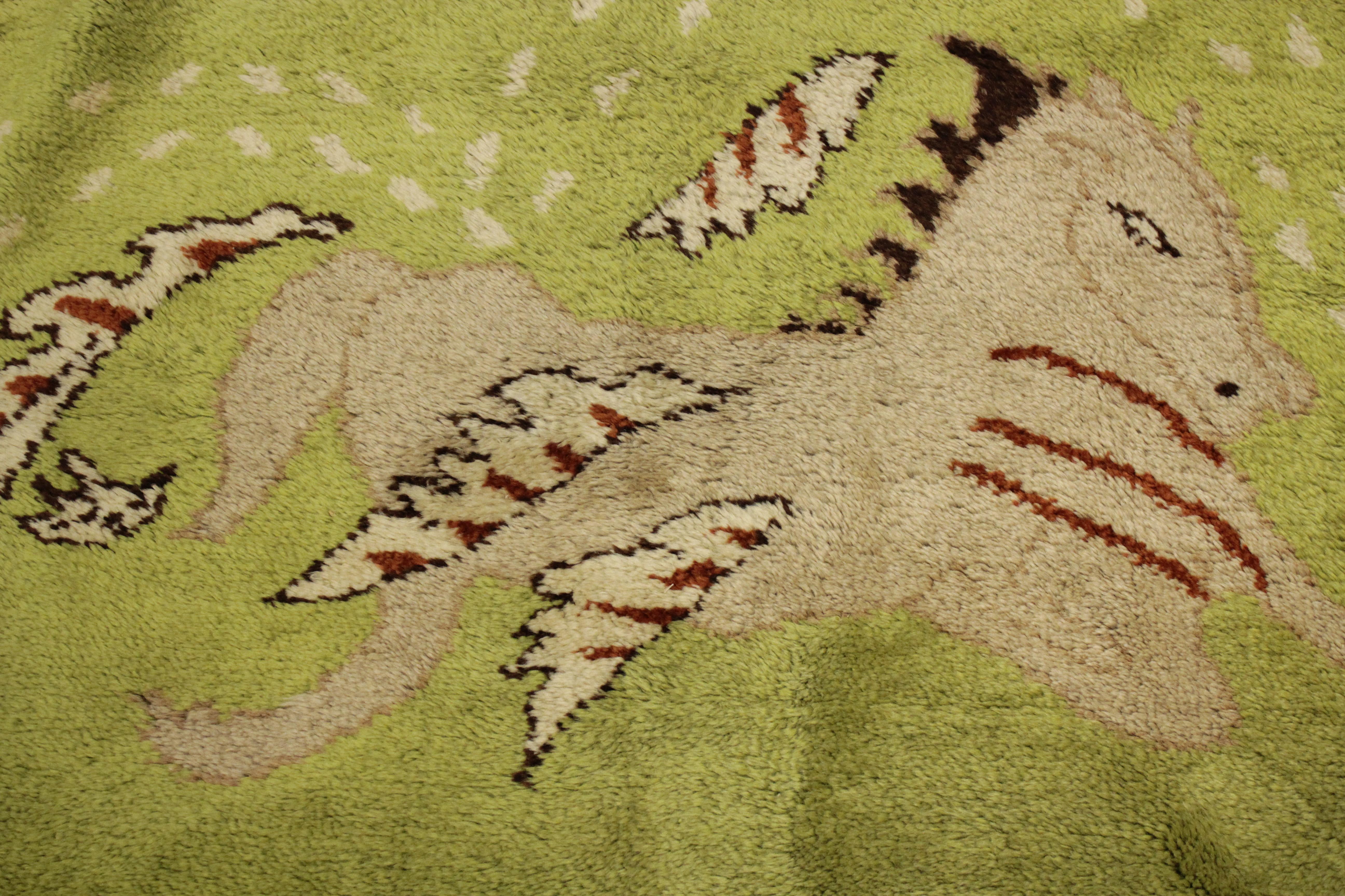 Chartreusegrundiger 'Cavalcade' Teppich in Übergröße von Jean Lurçat für Maison Myrbor   (Wolle) im Angebot