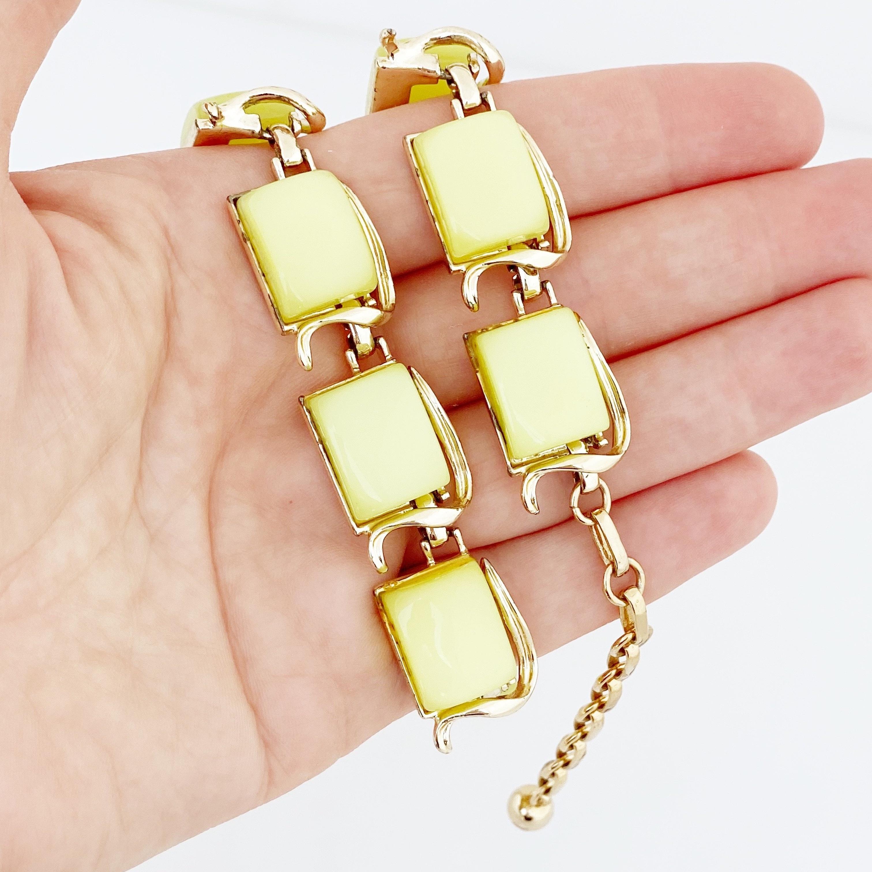 Modern Chartreuse Lemon/Lime Thermoset Lucite Link Necklace By Coro, 1950s For Sale