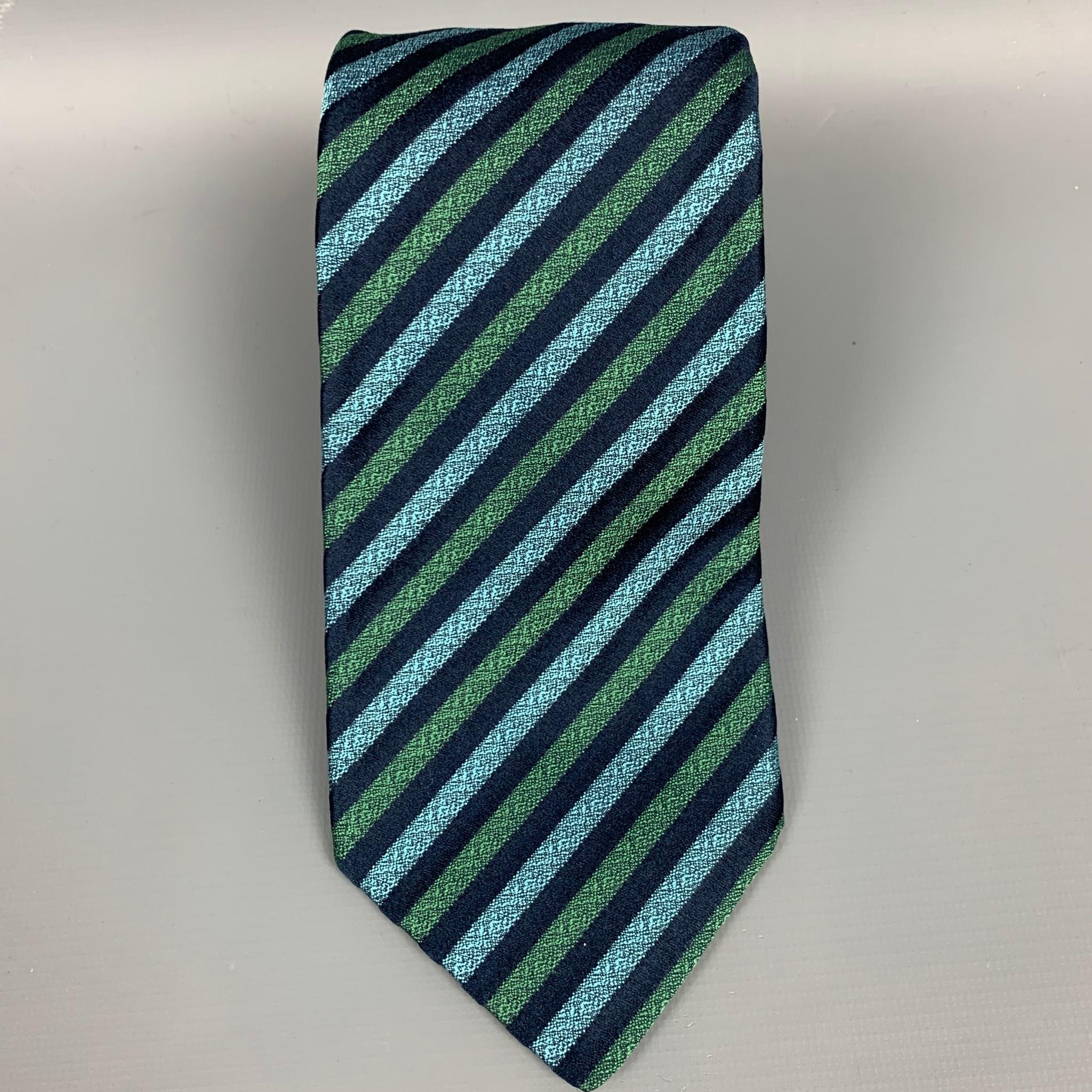 CHARVET neck tie comes in a navy & green stripe silk. Made in France.

Very Good Pre-Owned Condition.

Measurements:

Width: 3.5 in.  