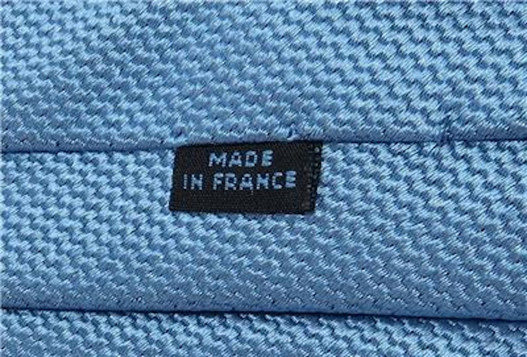 Charvet Place Vendome Paris Cravatta in seta con stampa blu Francia in vendita 3