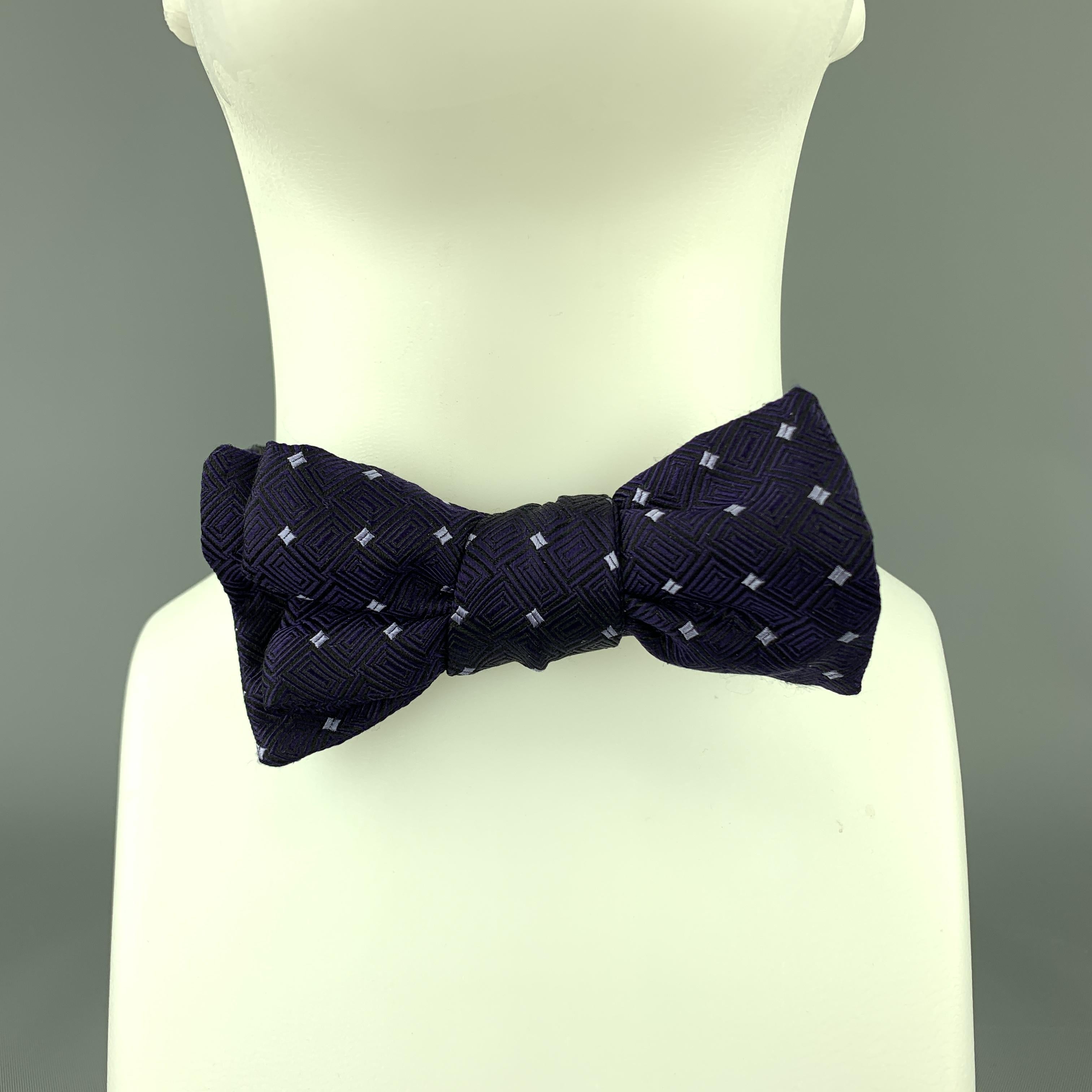 CHARVET bow tie comes in deep purple geometric print silk with an adjustable neck. Made in France.

Excellent Pre-Owned Condition.

Original Retail Price: $250.00