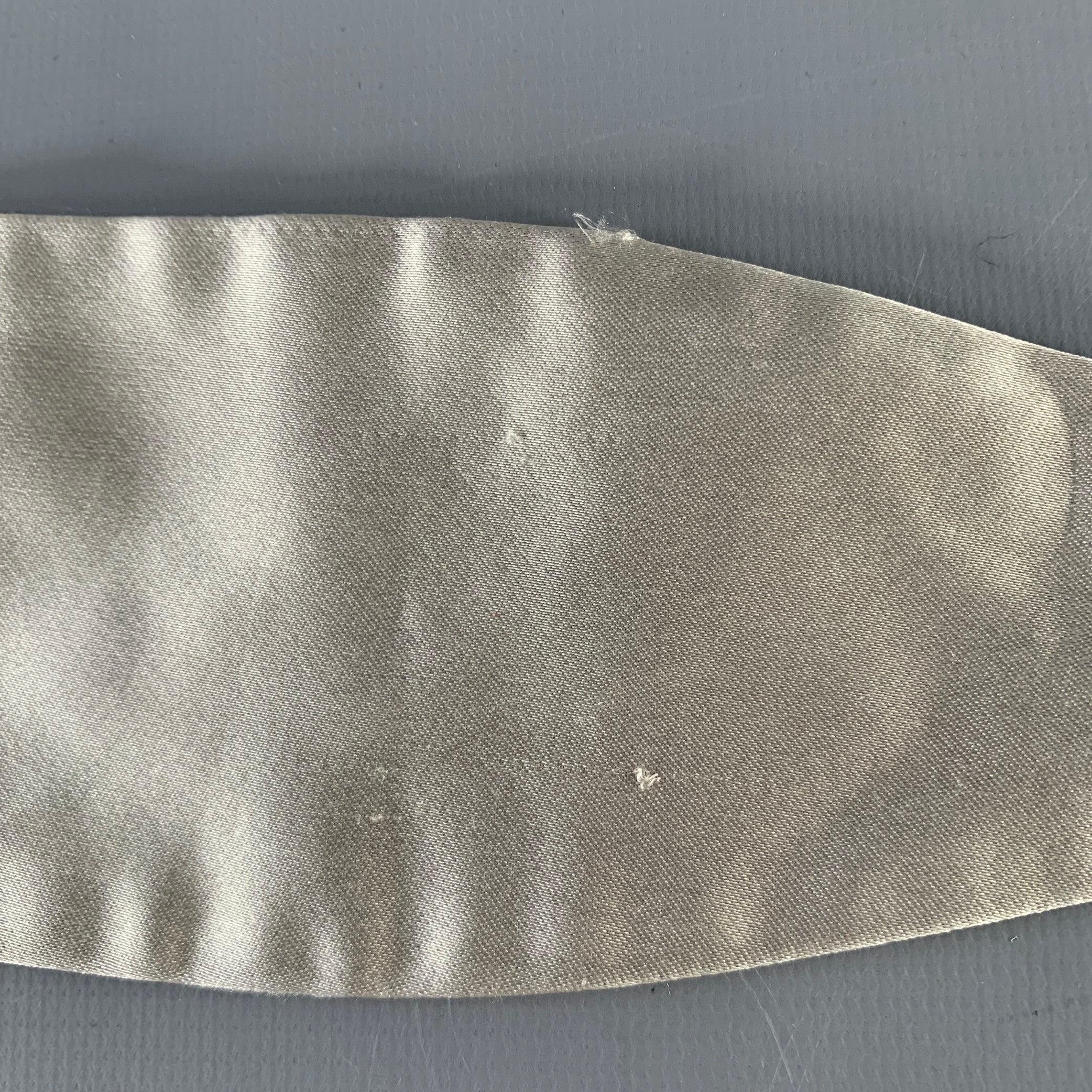 CHARVET Silver Silk Bow Tie In Good Condition For Sale In San Francisco, CA