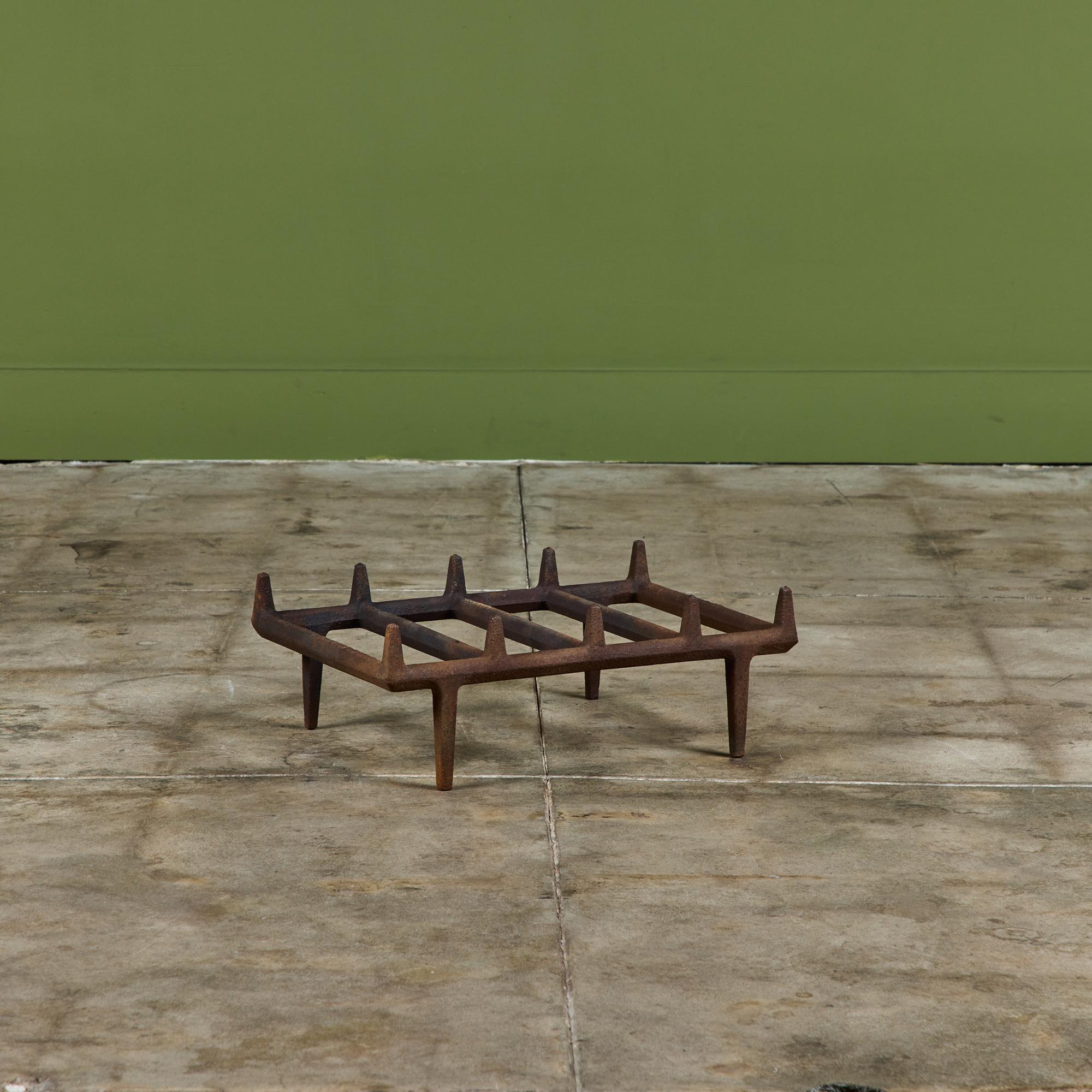 Grille de foyer par Chas A.I.C., c.1940s, USA.

Dimensionsu2028
19