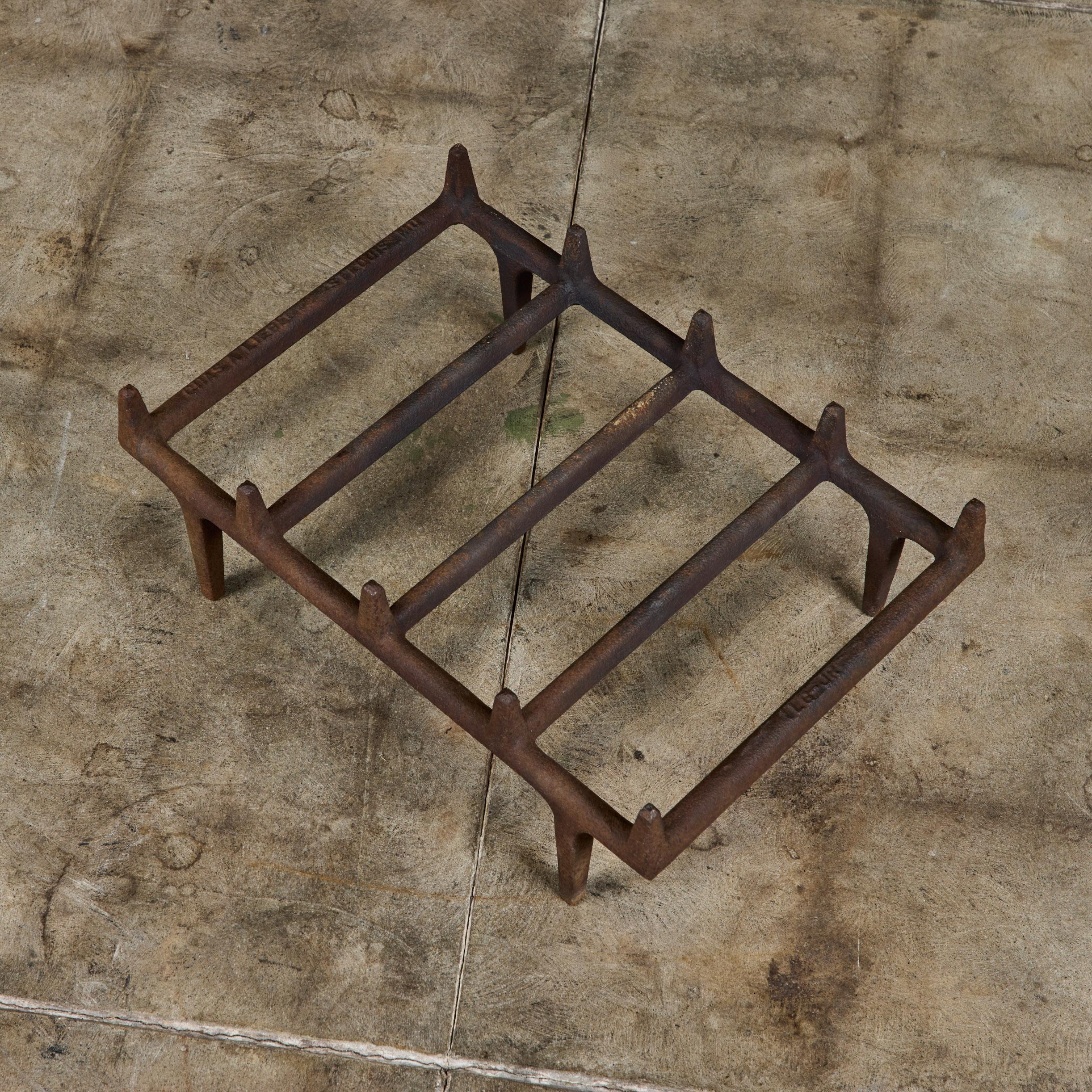 Mid-Century Modern Grille de cheminée Chas A. Lieber Ironworks en vente