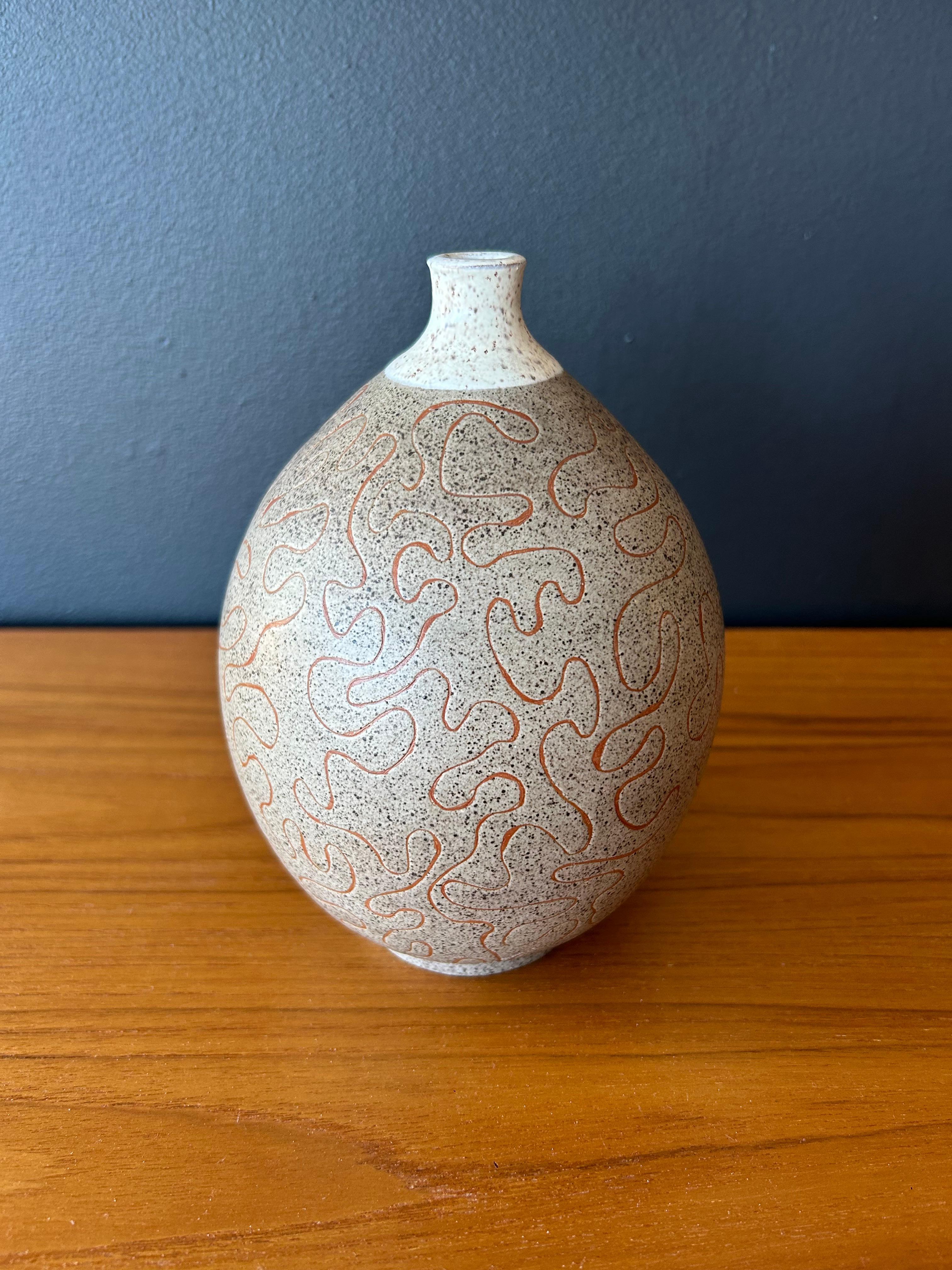 Vaso in ceramica di metà secolo Chas Kipp Scheier In condizioni buone in vendita a Phoenix, AZ