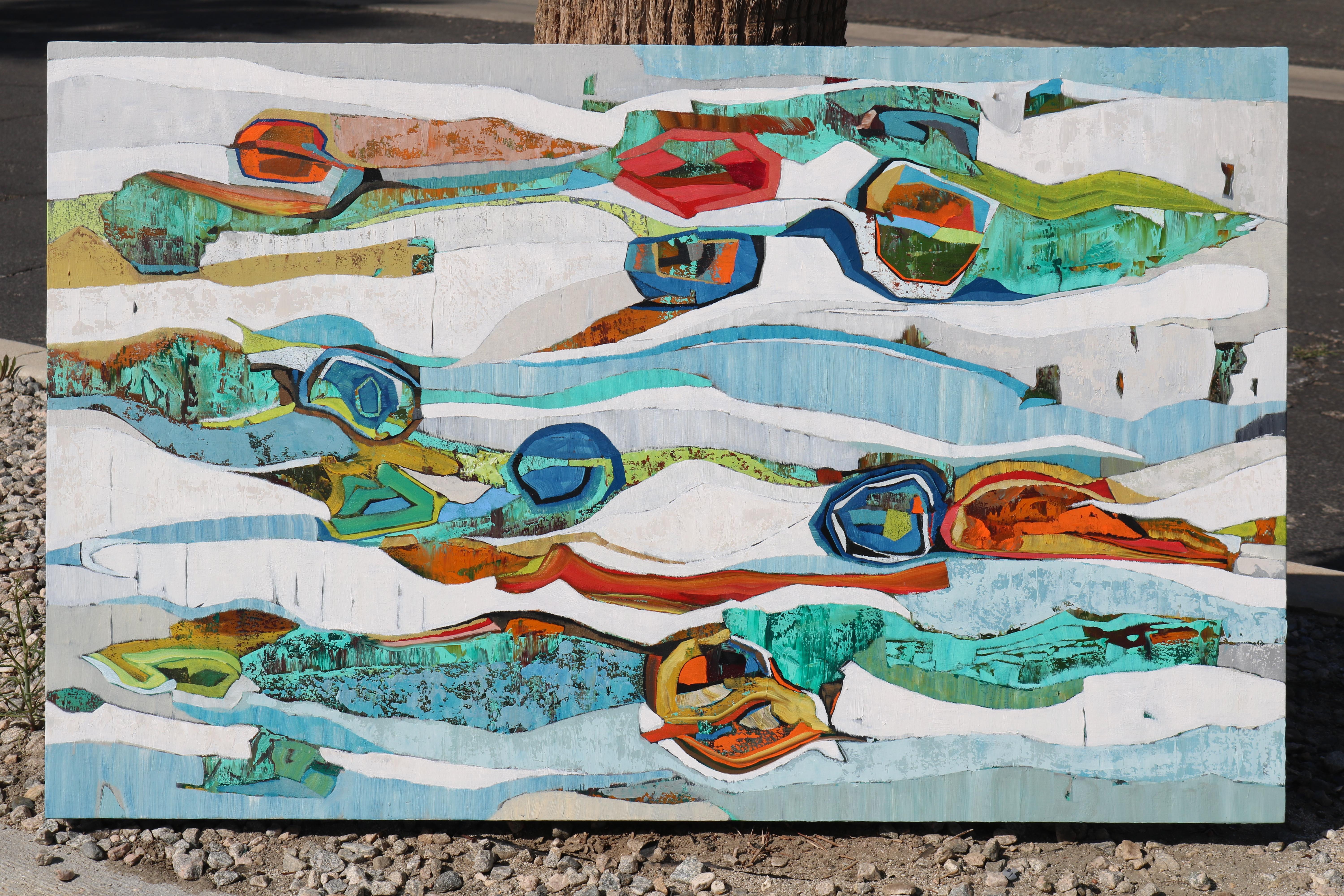Abstraktes Sediment-Landschaftsgemälde „Tanzania 5“, Ölgemälde in ruhigen Blau- und kräftigen Rottönen – Painting von Chase Langford