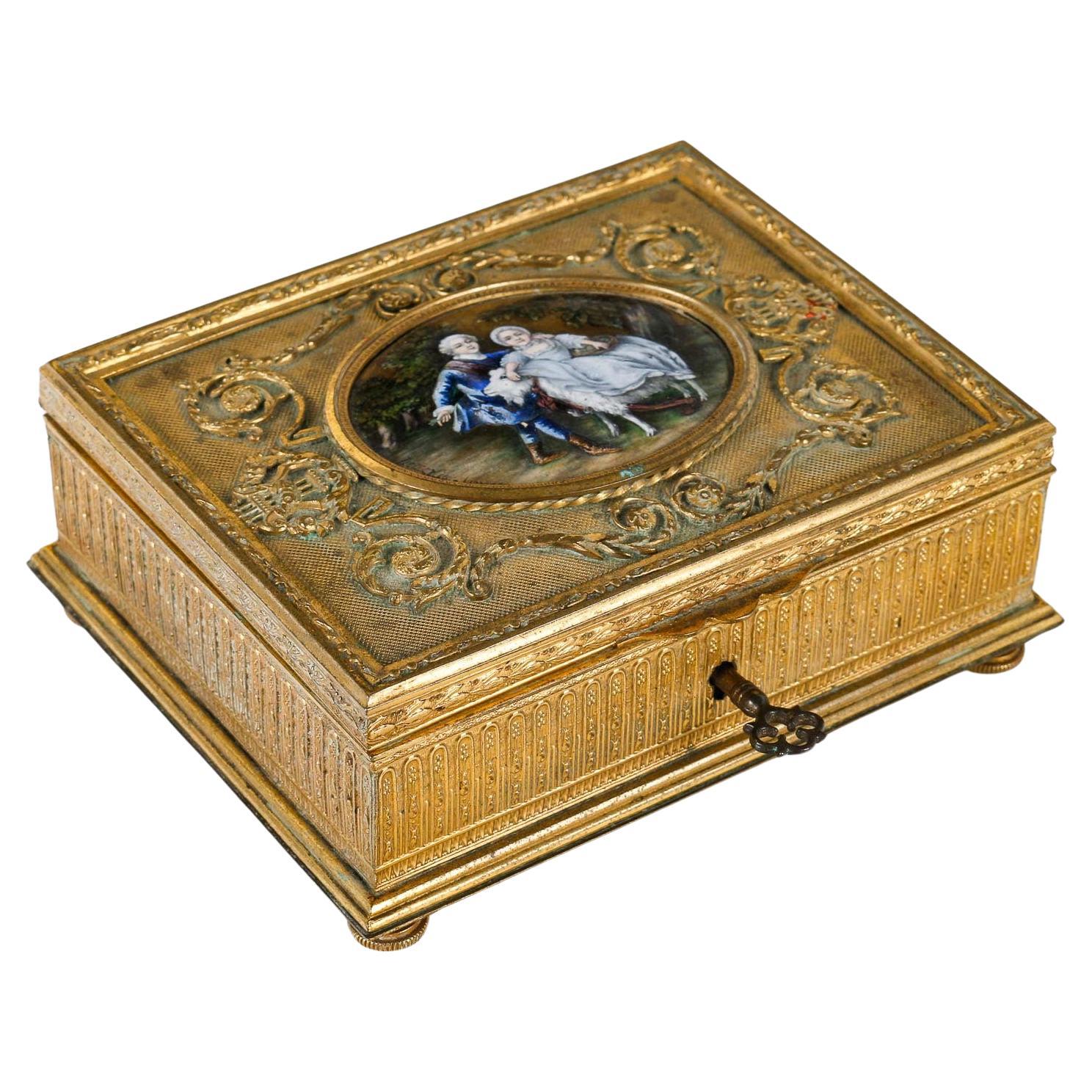 Boîte en bronze ciselé et doré, période Napoléon III.
