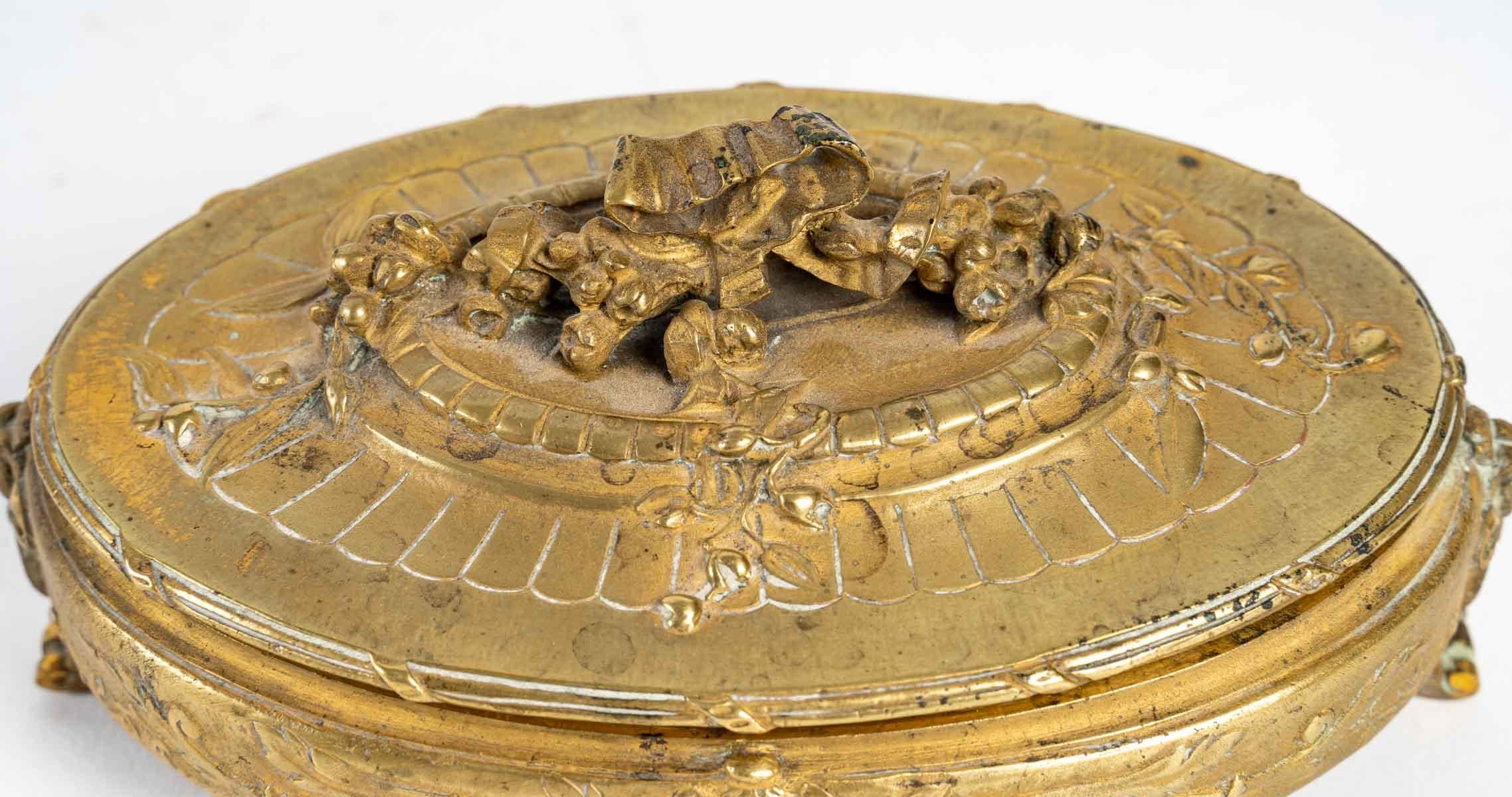 Fin du XIXe siècle Boîte à bijoux en bronze ciselé, 19e siècle en vente