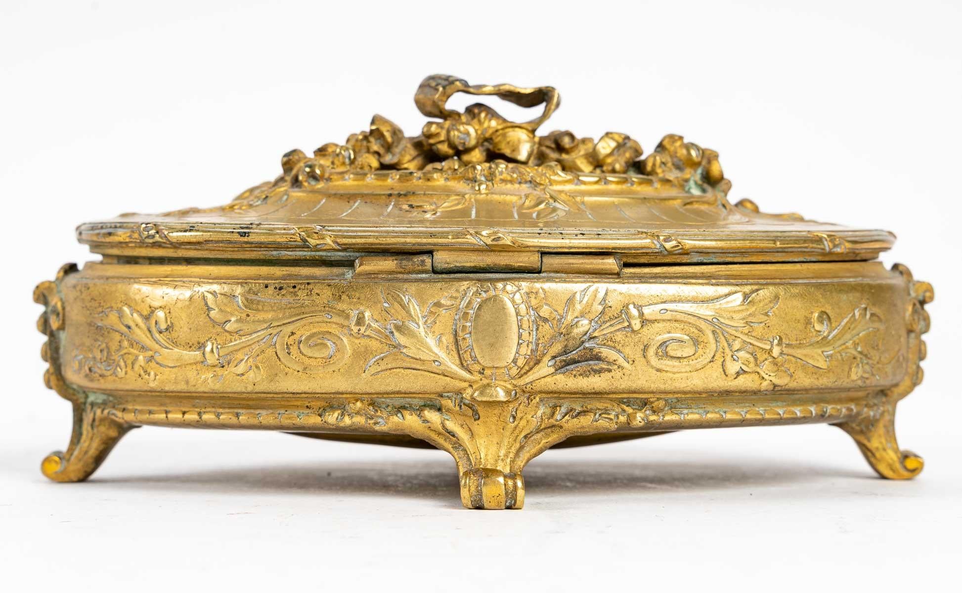 Bronze Boîte à bijoux en bronze ciselé, 19e siècle en vente