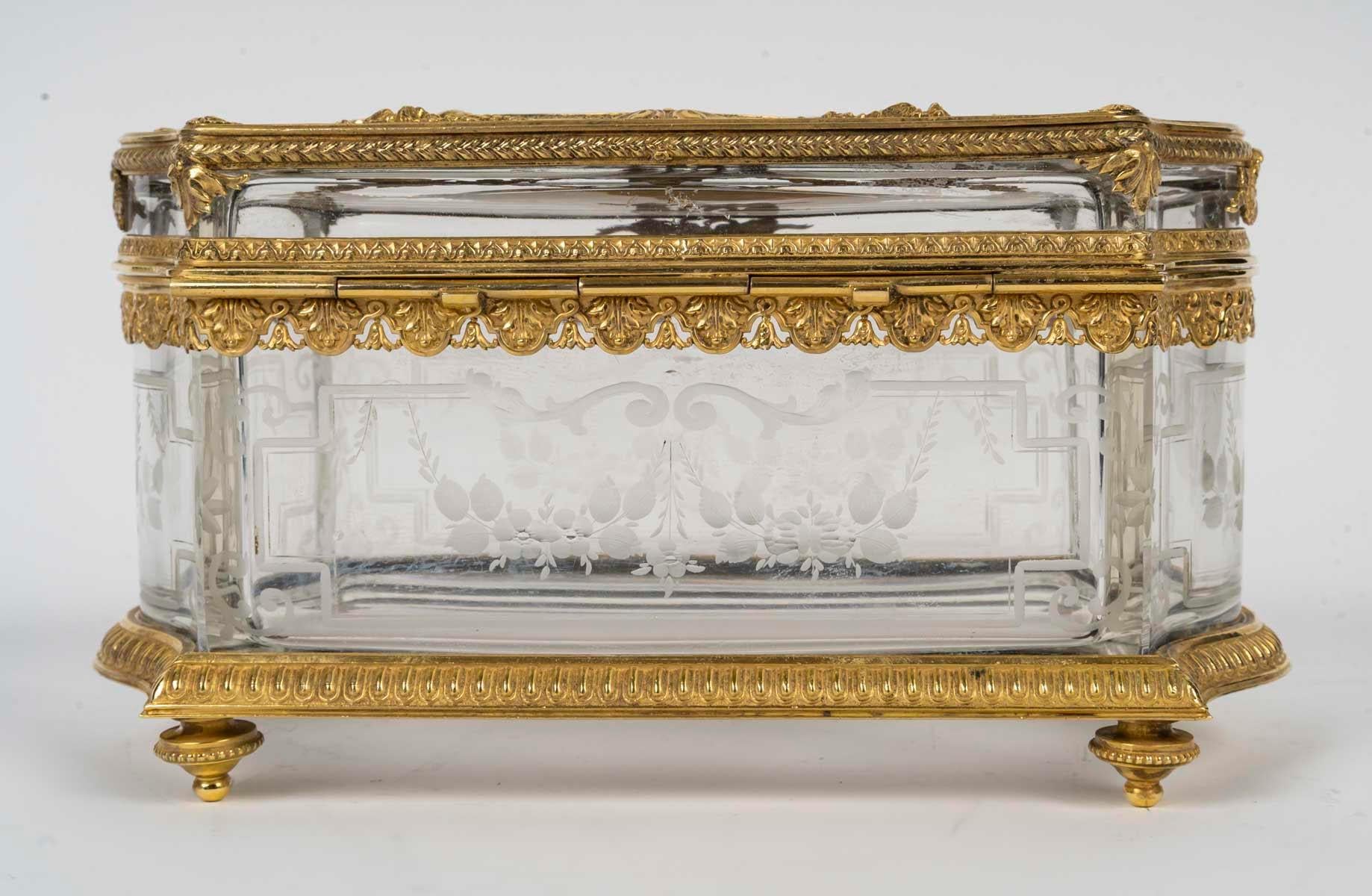 Bronze Boîte en cristal ciselé et bronze doré, XIXe siècle, période Napoléon III. en vente