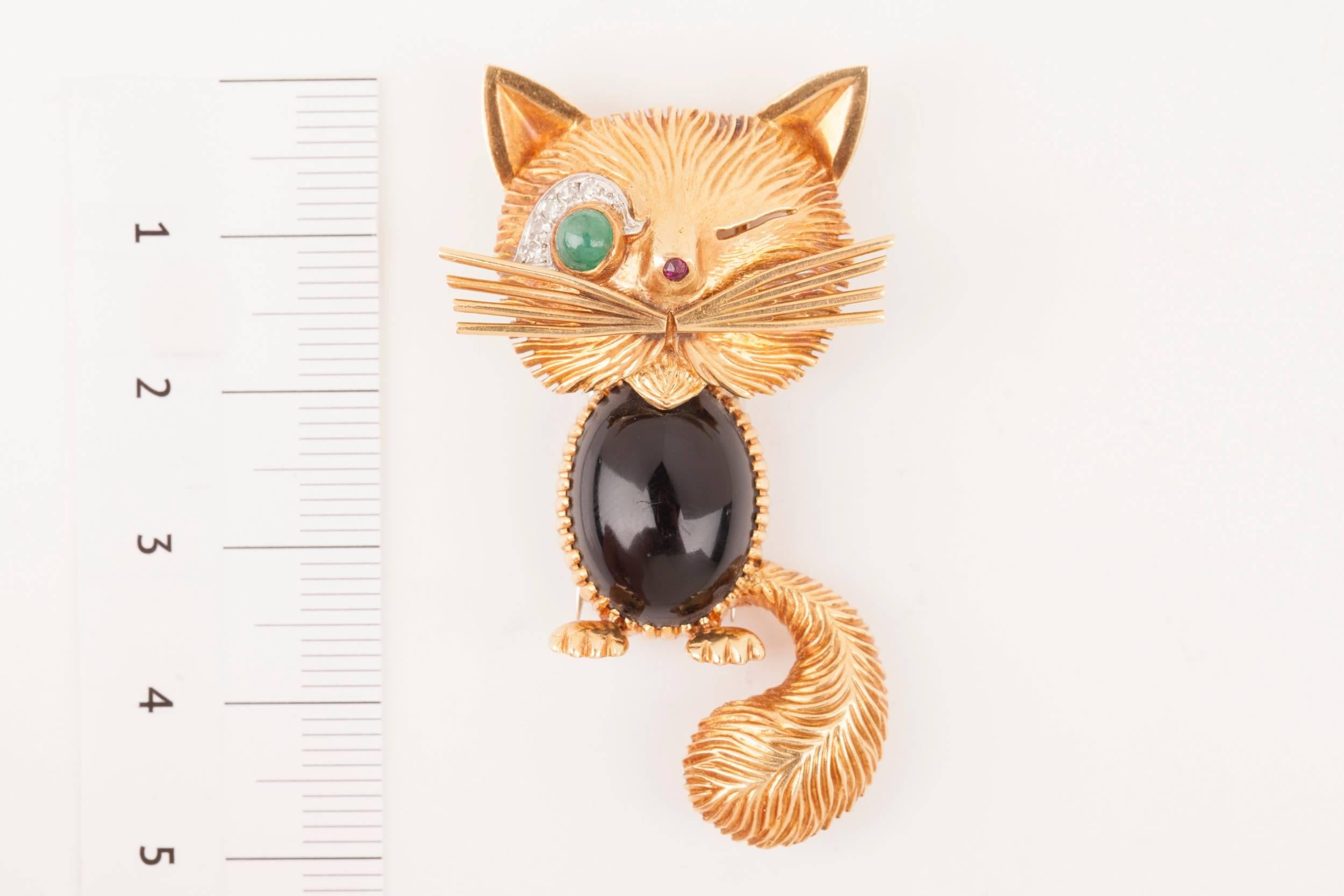 Very beautiful vintage Brooch by Van Cleef & Arpels. Made in France circa 1960.
Gold 18k, onyx cabochon, the eye in emerald and diamonds.
Signed with numbers.
Dimensions: 5.10 * 3 cm
Weight: 16.40 grams