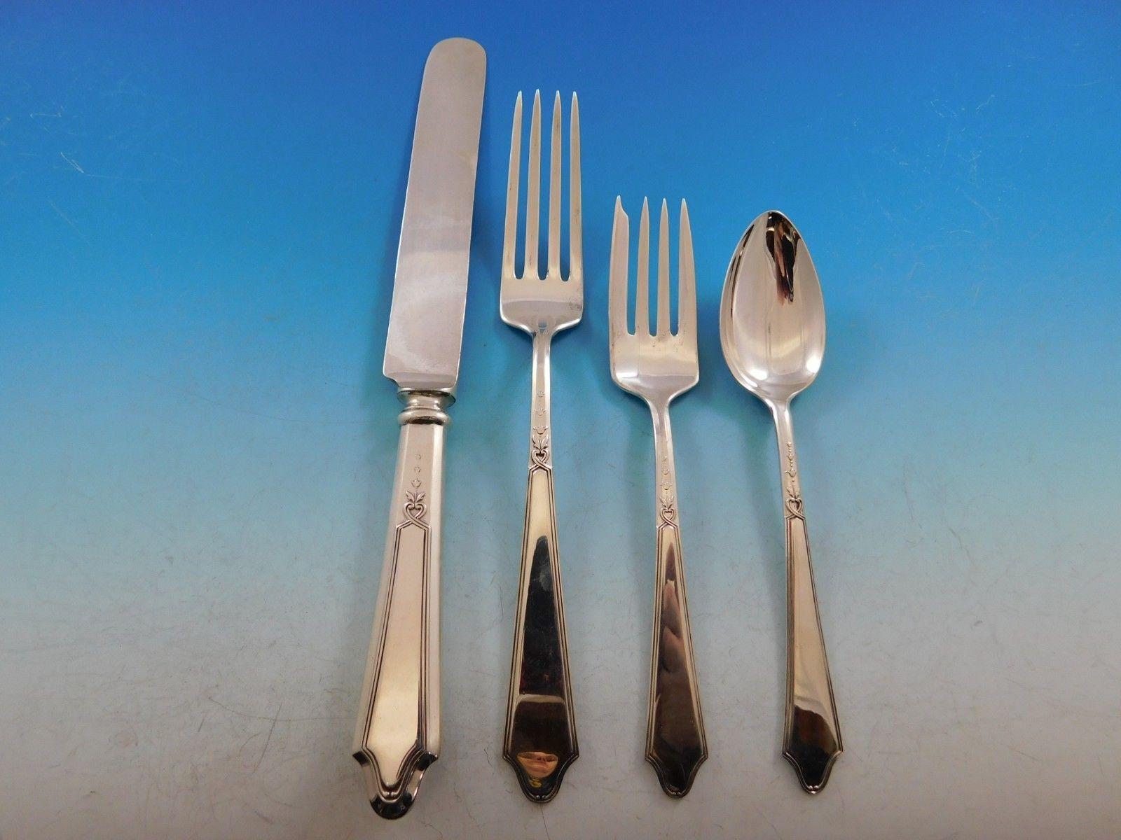 Chateau by Lunt Sterling Silver Flatware Set for 12 Service 89 Piece Dinner Size In Excellent Condition For Sale In Big Bend, WI