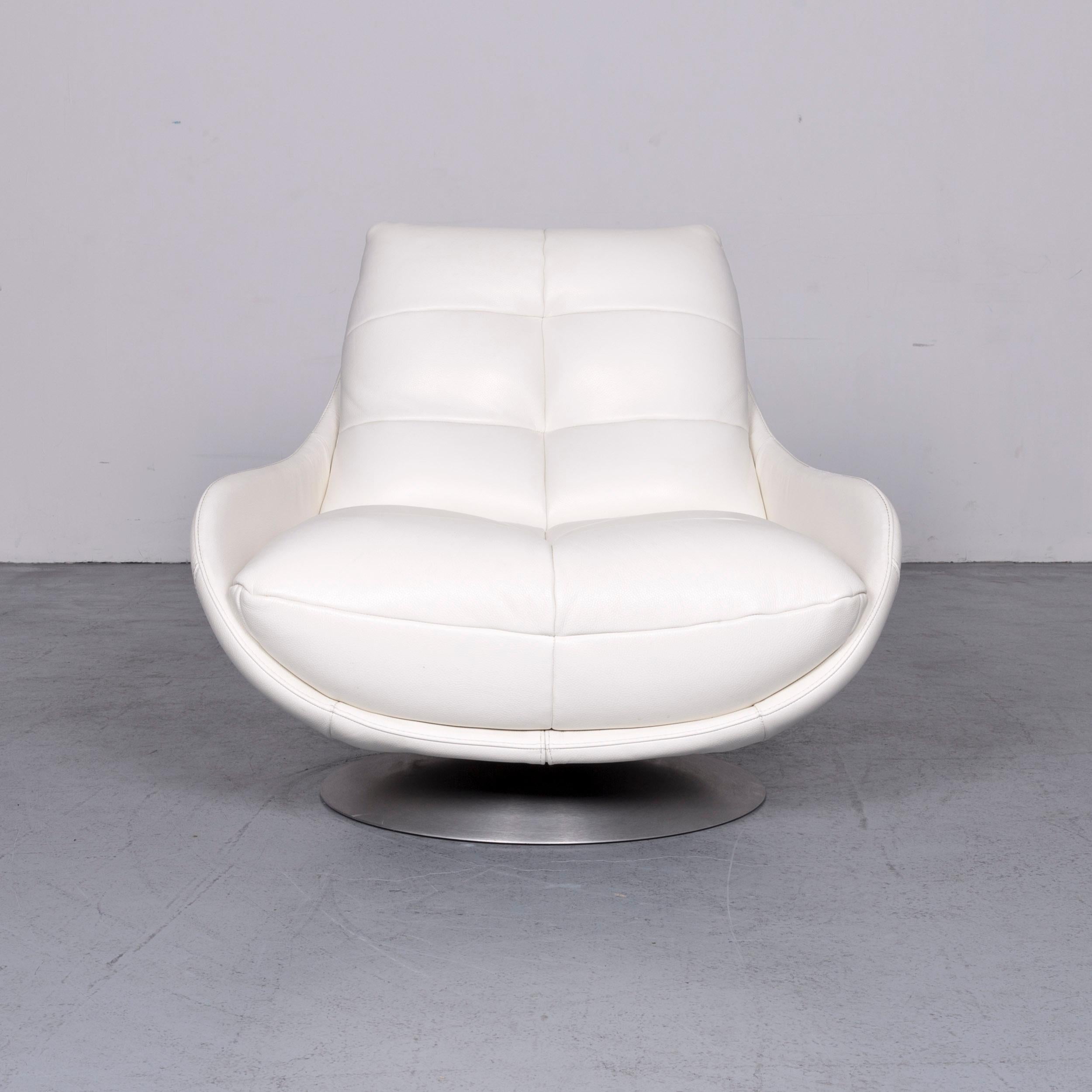 Nous vous présentons un fauteuil en cuir de marque Chateau d`Ax, fauteuil blanc.





















