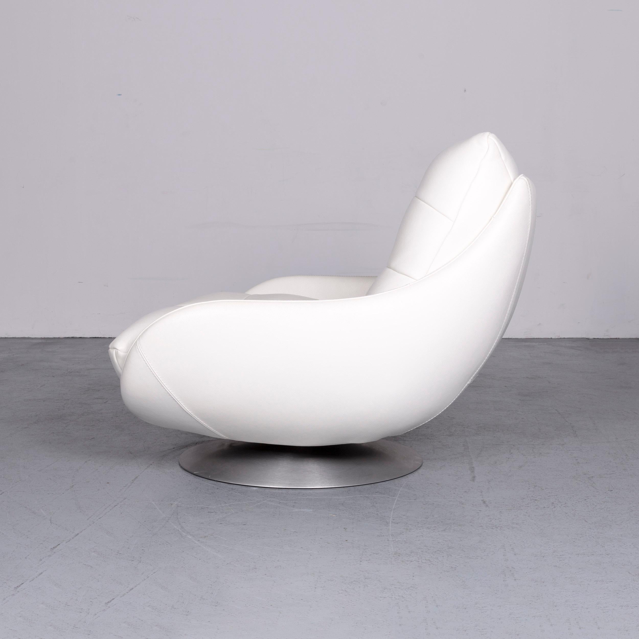 Fauteuil en cuir blanc « Chateau d'Ax Designer » Excellent état à Cologne, DE
