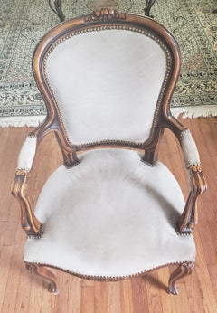 Französischer Louis XV.-Sessel aus Wildleder mit Nagelkopf-Armlehne, Louis XV.-Stil, von Chateau d'Ax