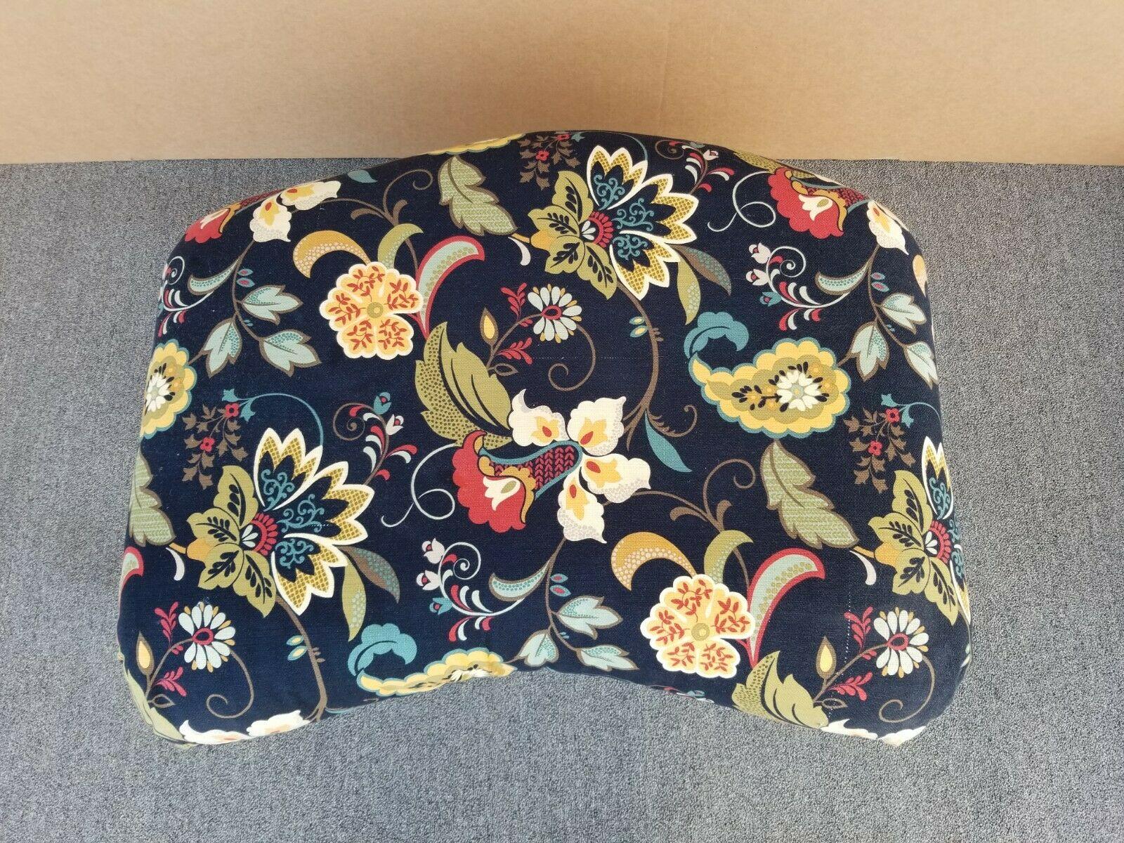 Chateau d'Ax French Provincial Pouf Ottoman In Good Condition In Lake Worth, FL